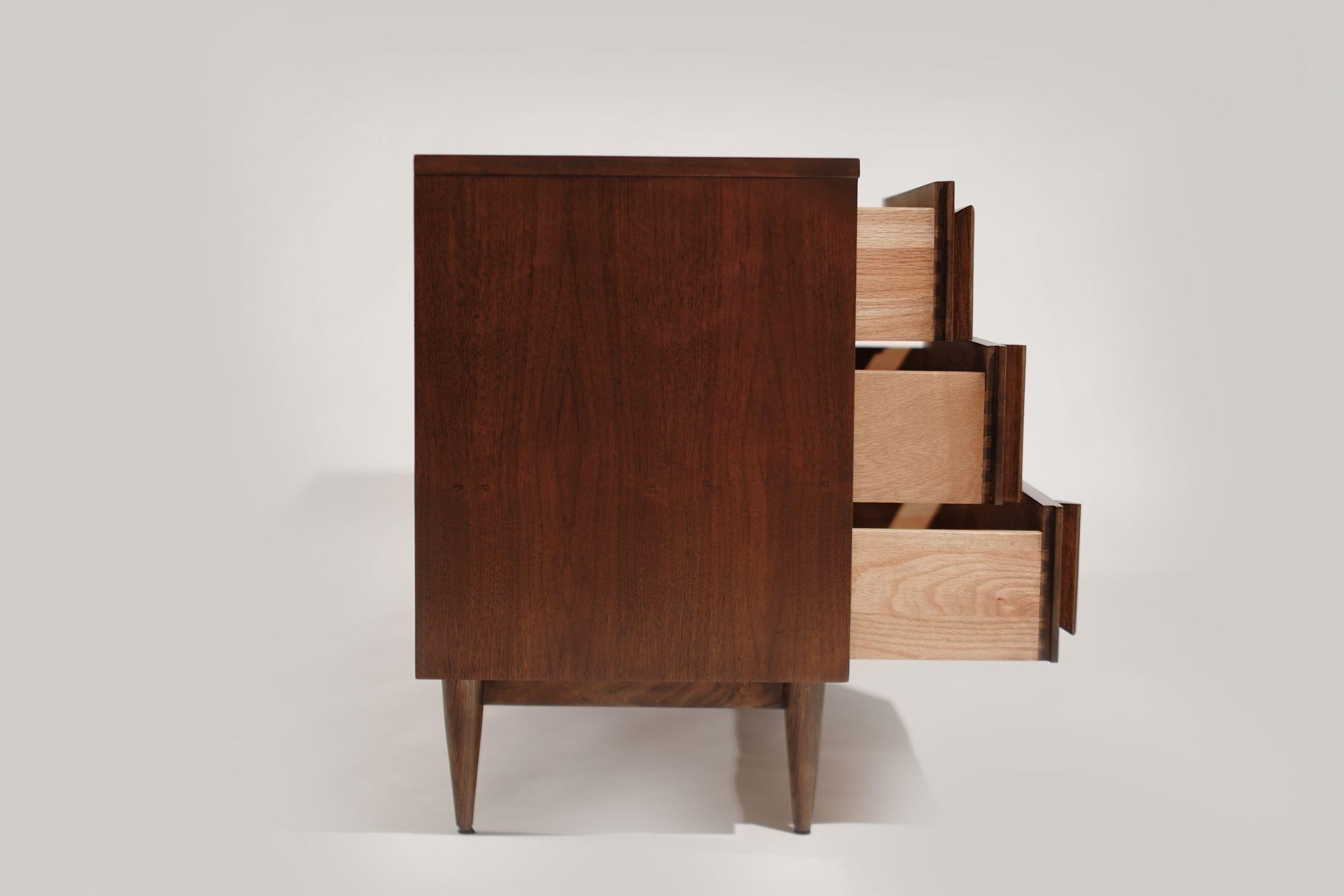 Mid-Century Modern Walnut Credenza, C. 1950s For Sale 2