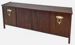 Moderne Anrichte/Kommode aus Nussbaumholz von Bert England für John Widdicomb, Mitte des Jahrhunderts