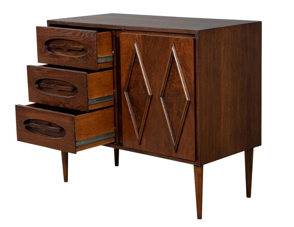 Mid-Century Modern Walnut Credenza Chest Cabinet In Good Condition In North York, ON