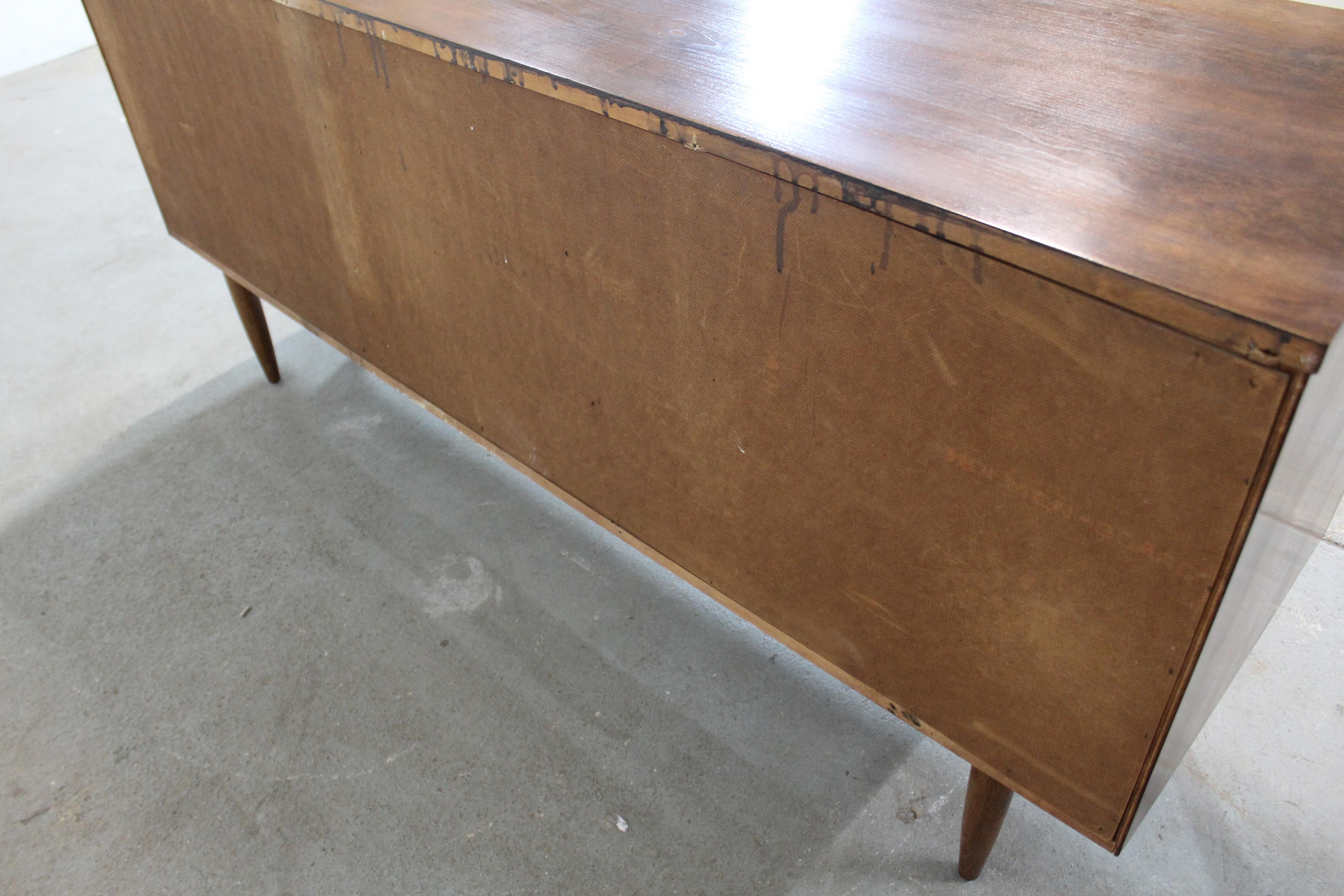 Mid-Century Modern Walnut Credenza/Dresser on Pencil Legs 8