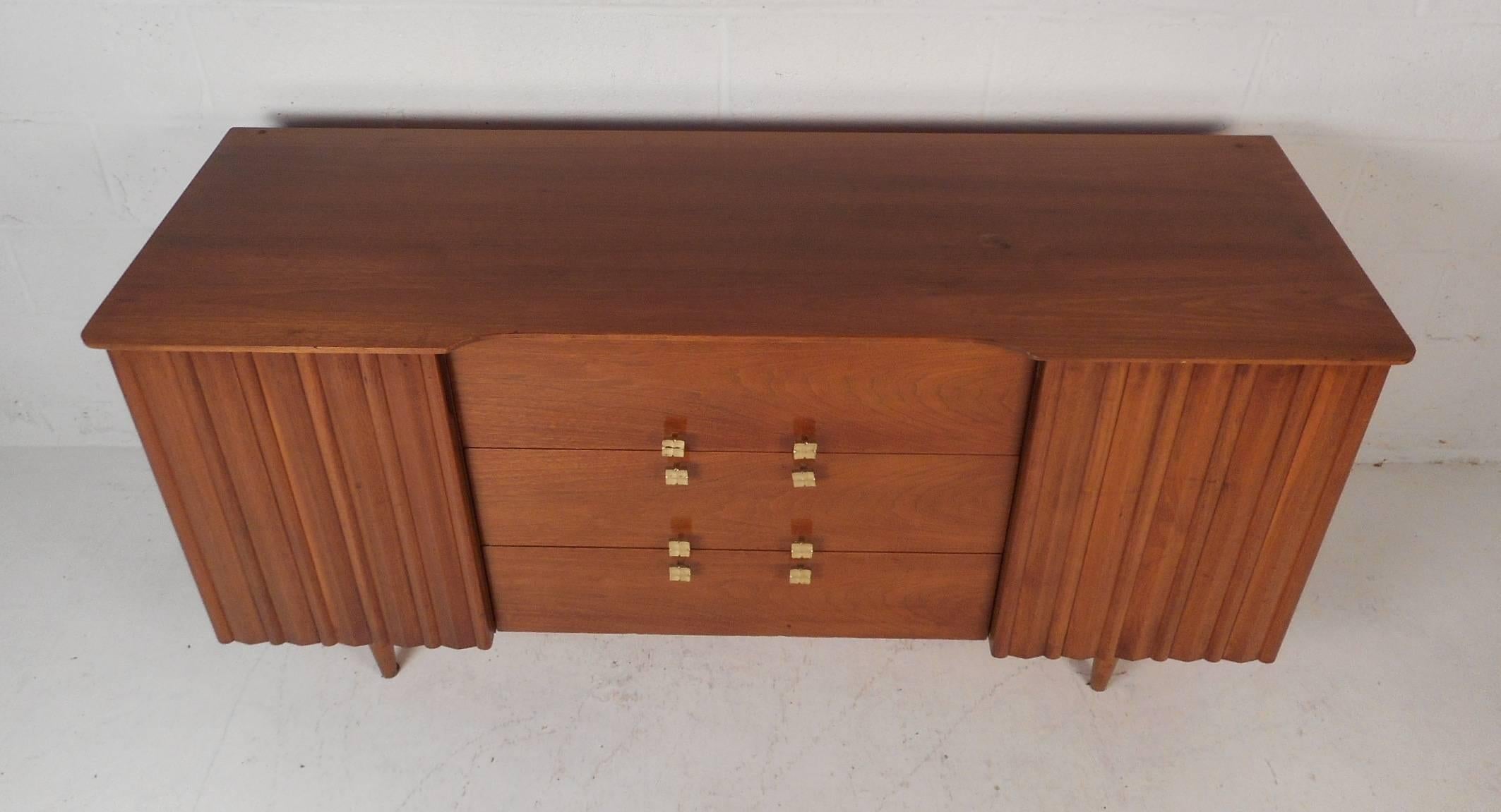 Mid-Century Modern Walnut Credenza In Good Condition In Brooklyn, NY