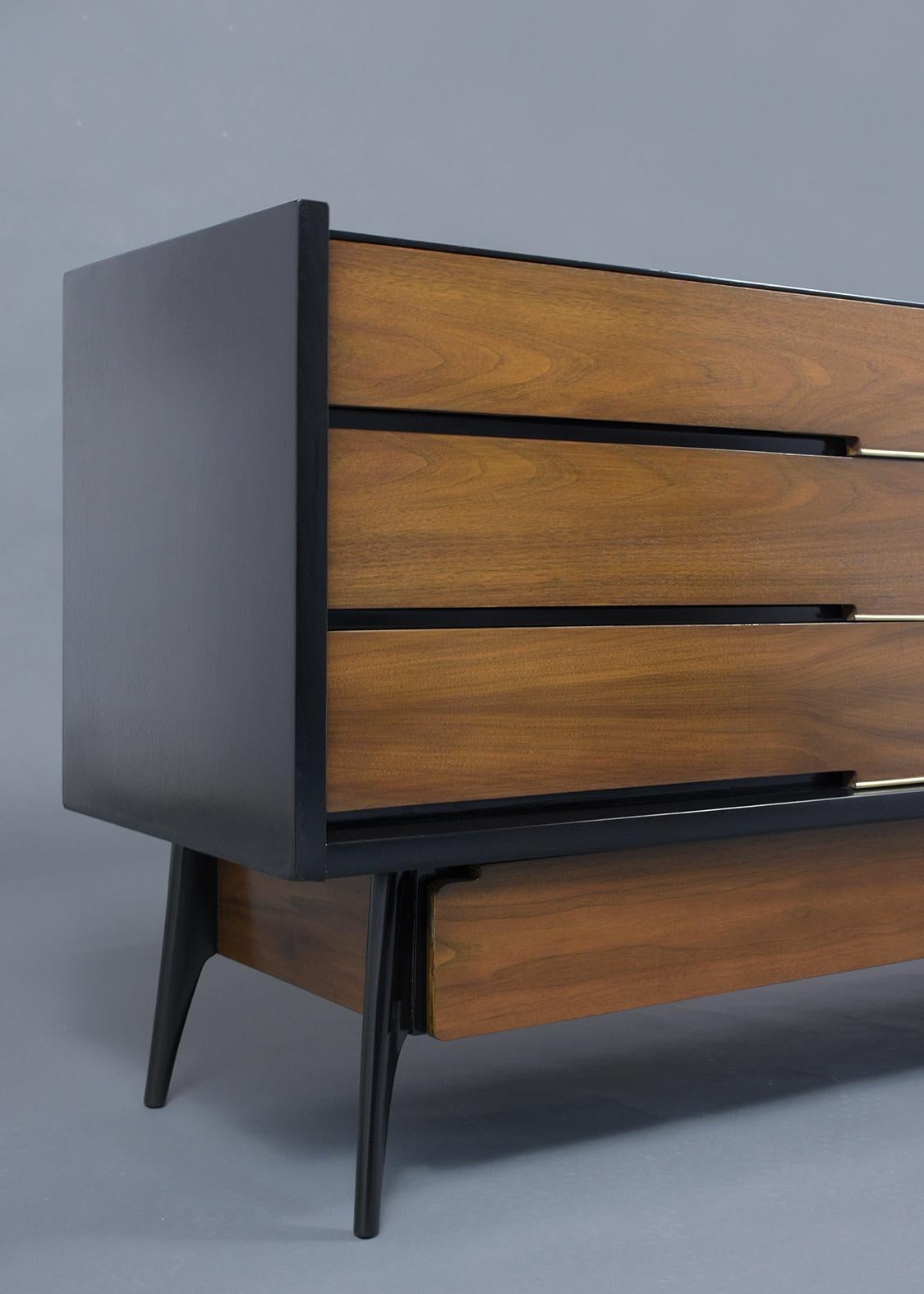 Mid-Century Modern Lacquered Walnut Credenza In Good Condition In Los Angeles, CA