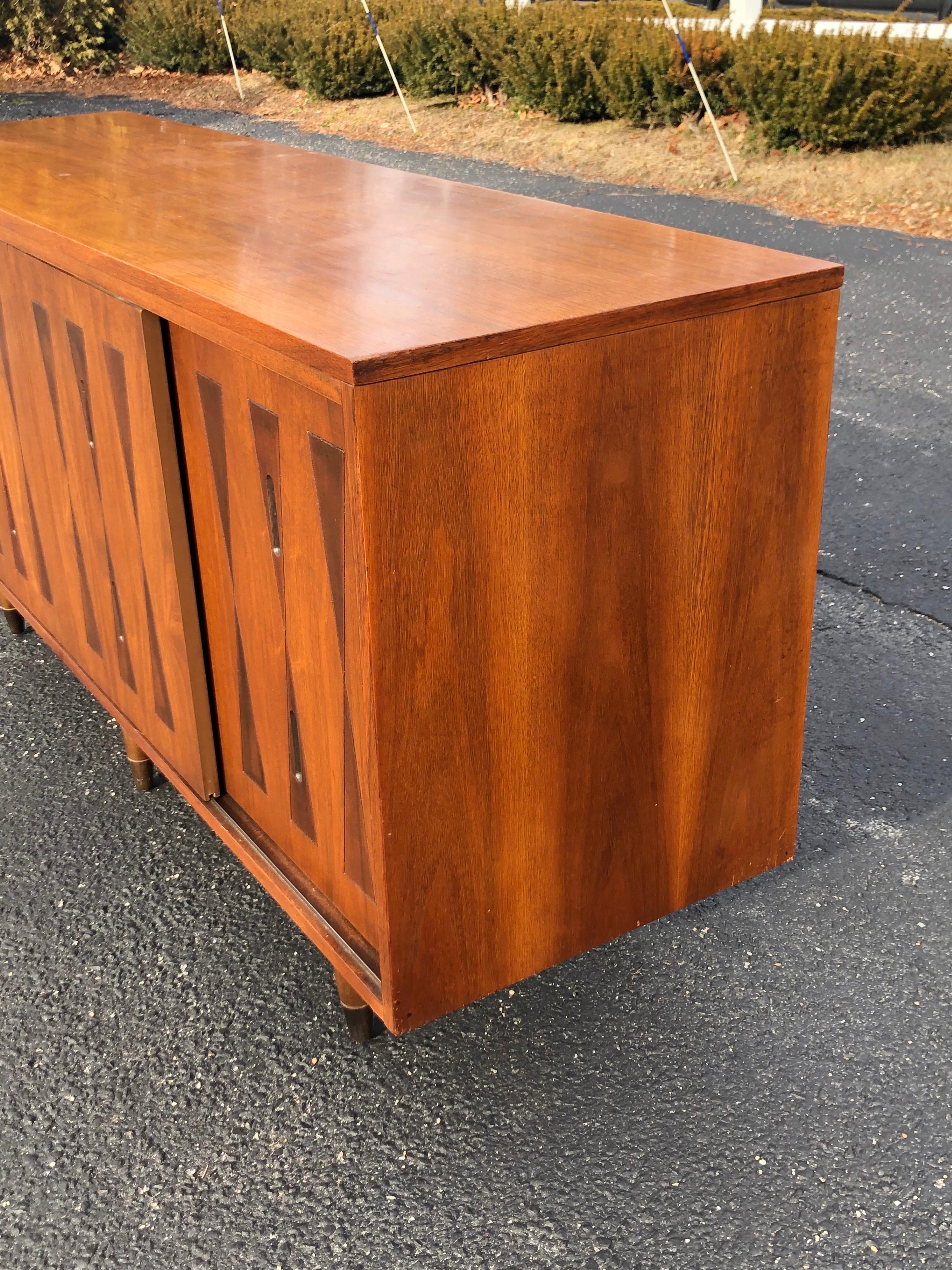 Mid-Century Modern Walnut Credenza 4