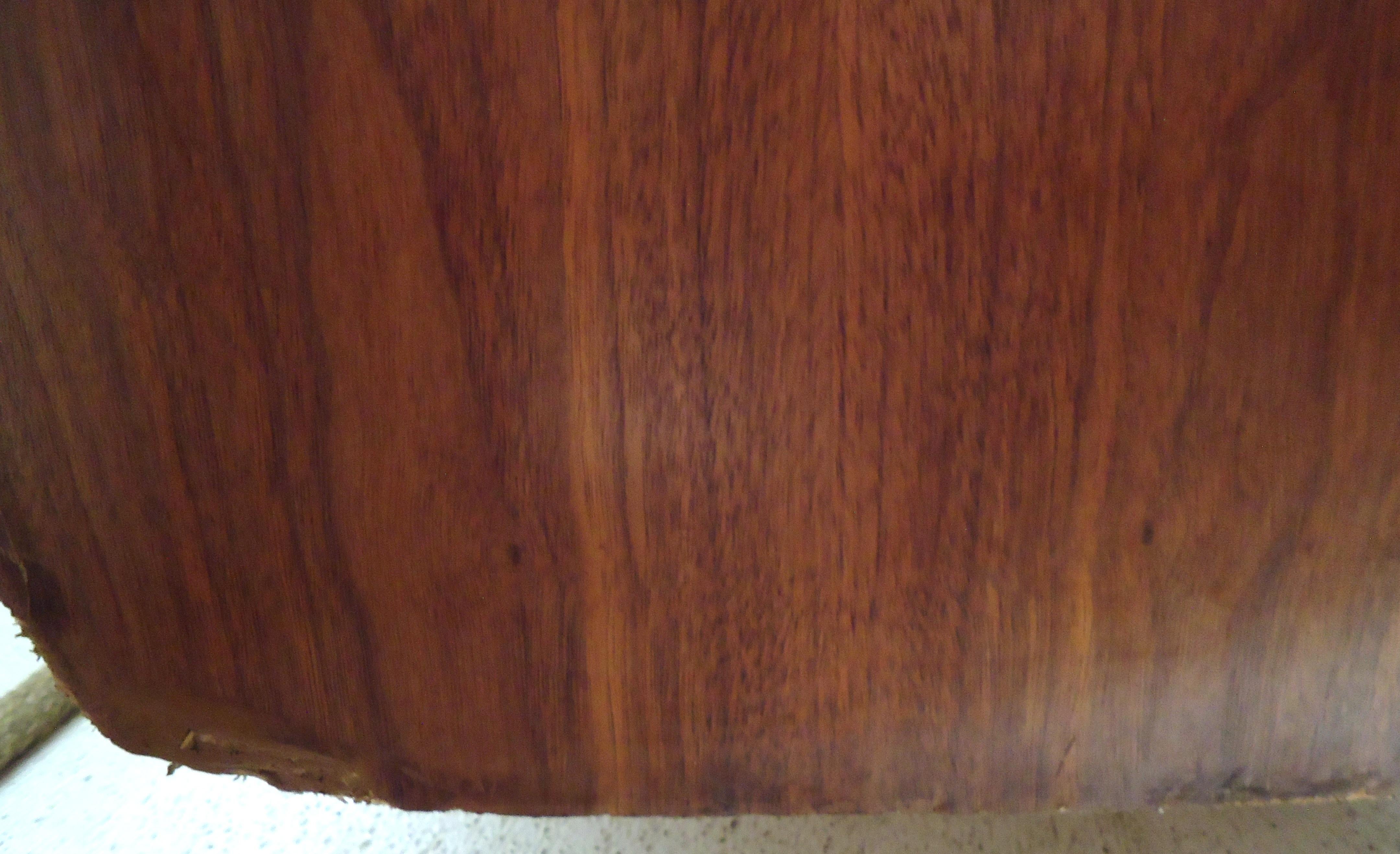 Mid-Century Modern Walnut Credenza 4