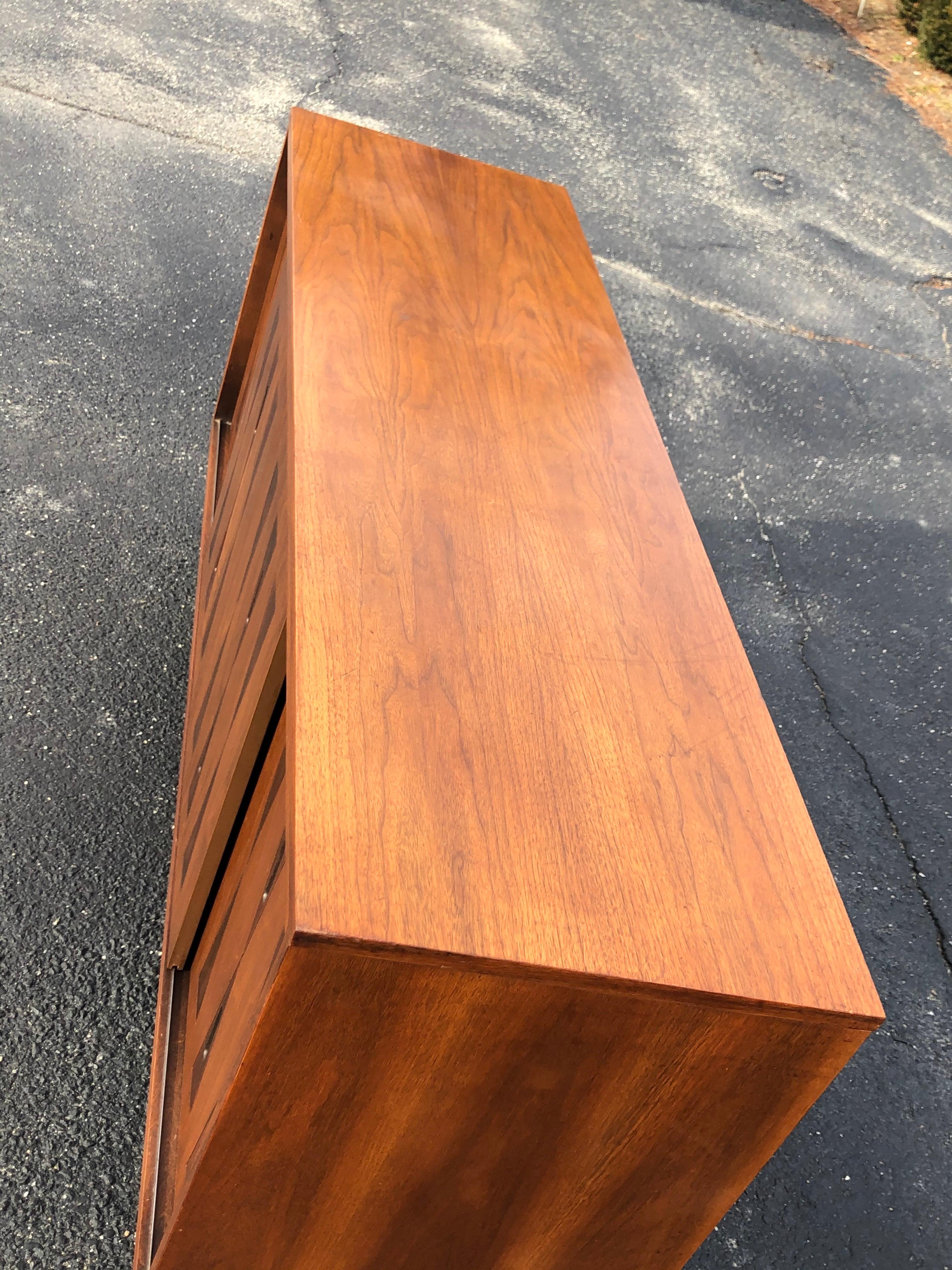 Mid-Century Modern Walnut Credenza 4