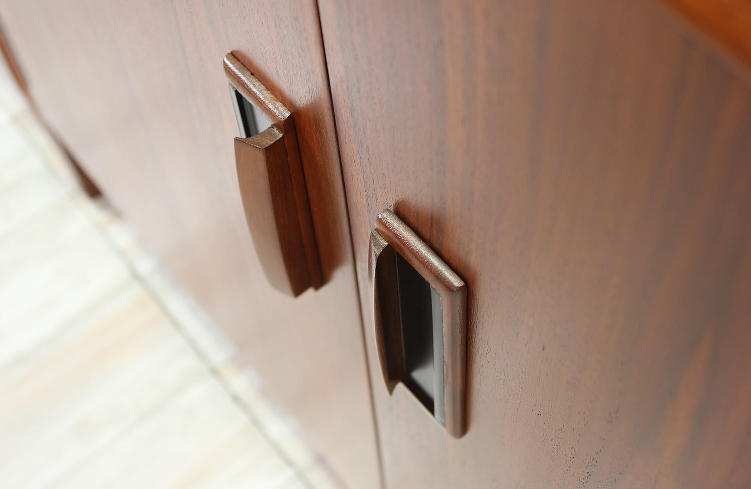Mid-Century Modern Walnut Credenza 3