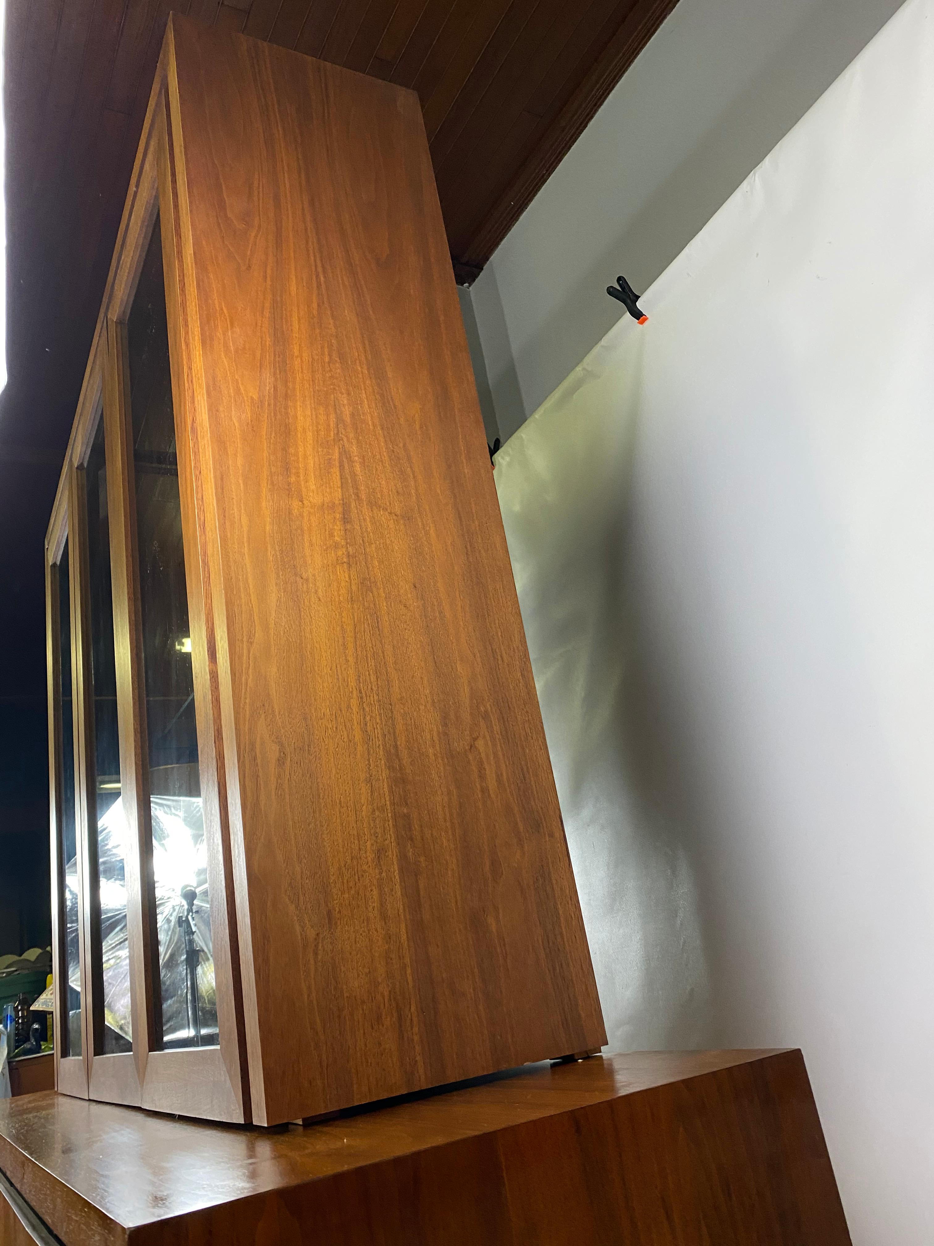 Mid-Century Modern Walnut Credenza/Hutch by Arthur Umanoff for Dillingham 5