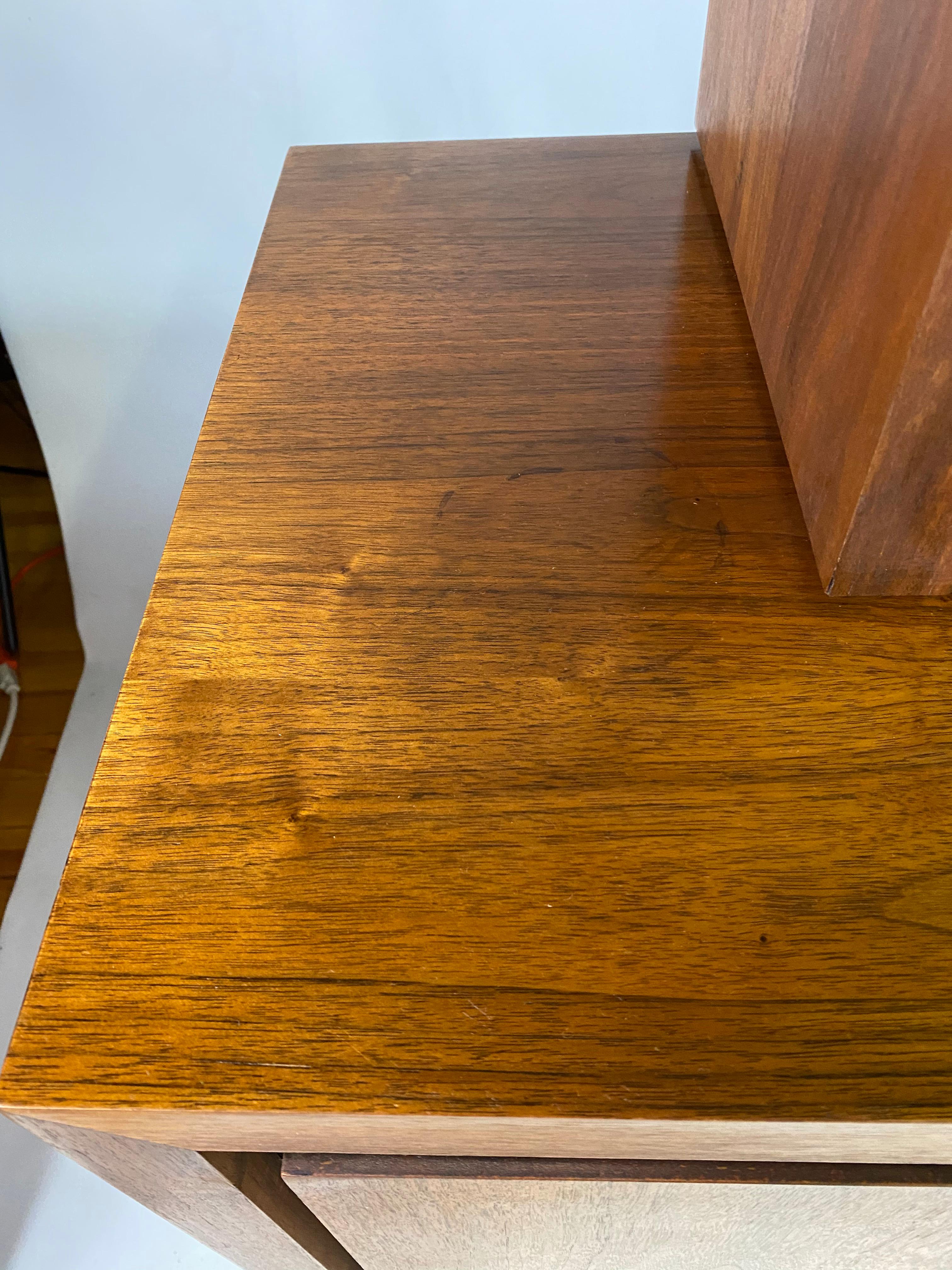 Mid-Century Modern Walnut Credenza/Hutch by Arthur Umanoff for Dillingham 1