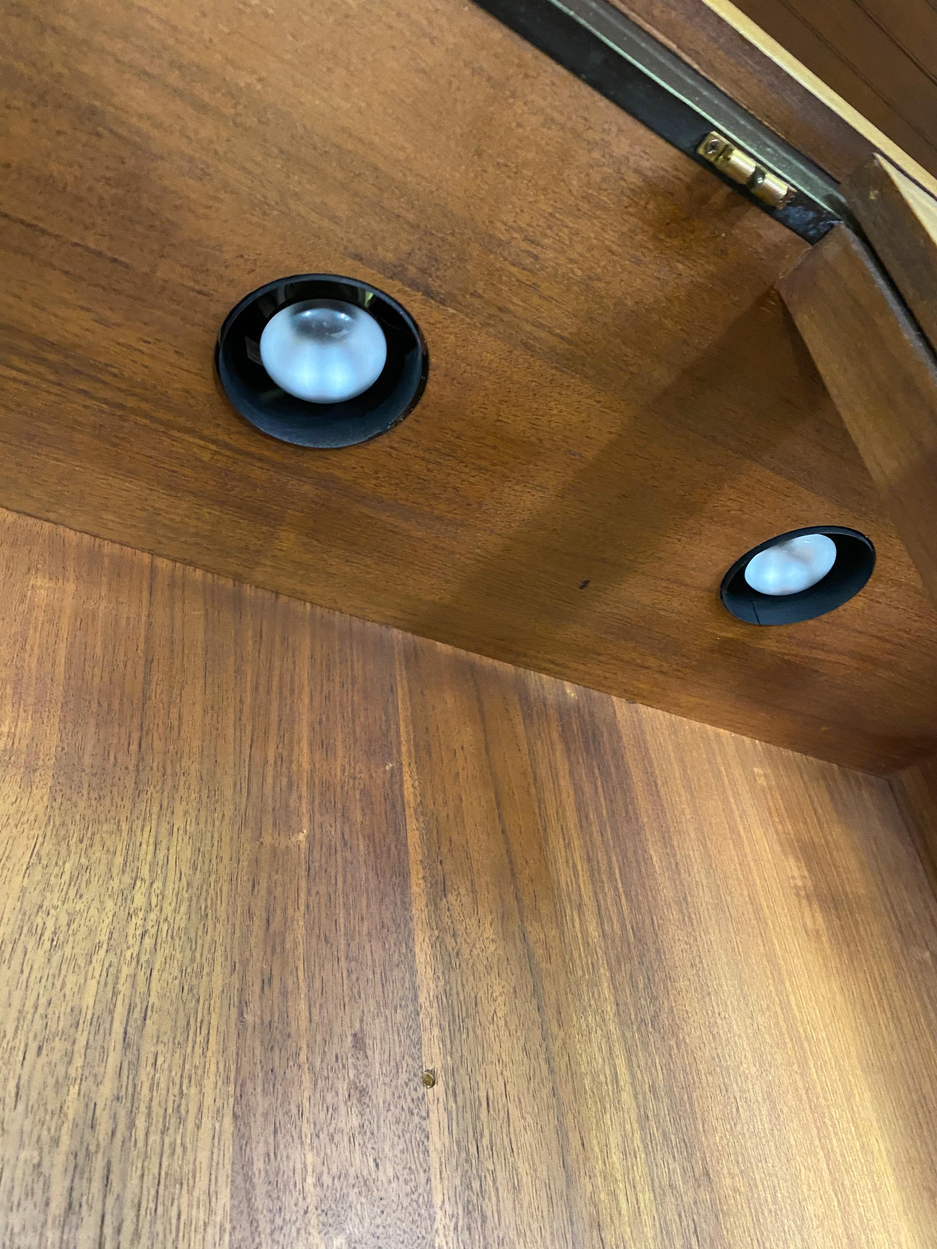 Mid-Century Modern Walnut Credenza/Hutch by Arthur Umanoff for Dillingham 2