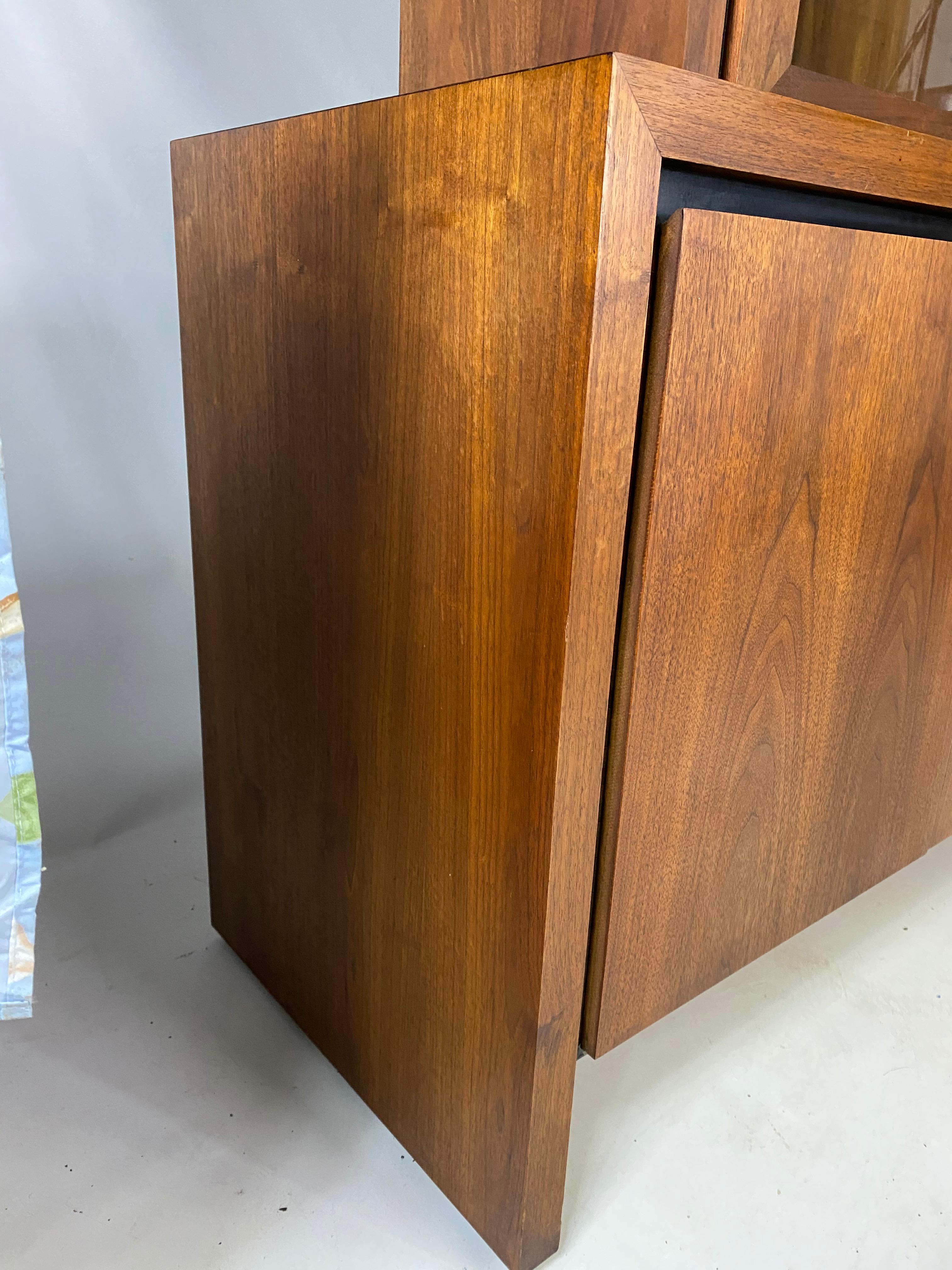 Mid-Century Modern Walnut Credenza/Hutch by Arthur Umanoff for Dillingham 3