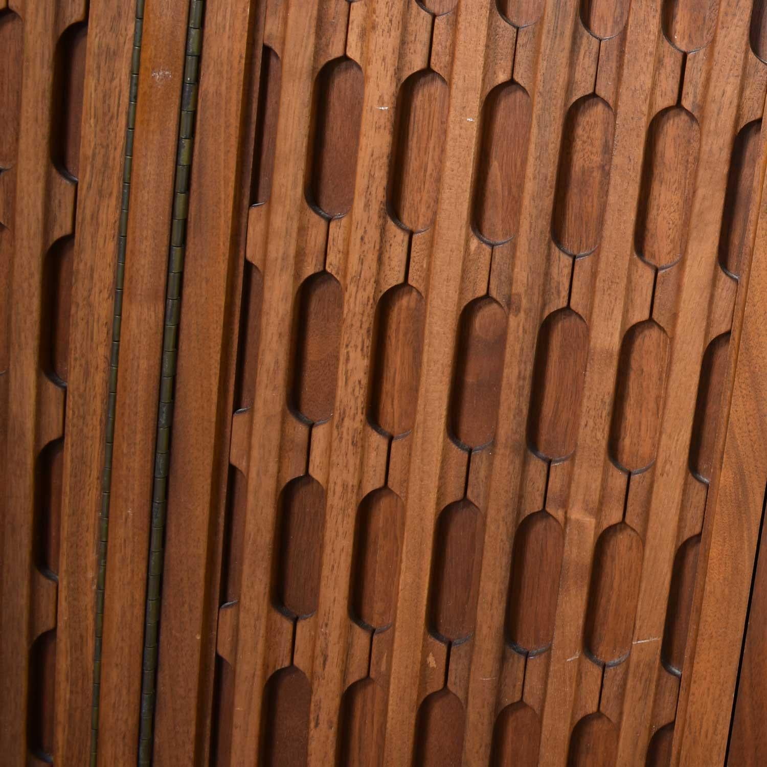 Mid-Century Modern Walnut Credenza in the Style of John Stuart Widdicomb 6