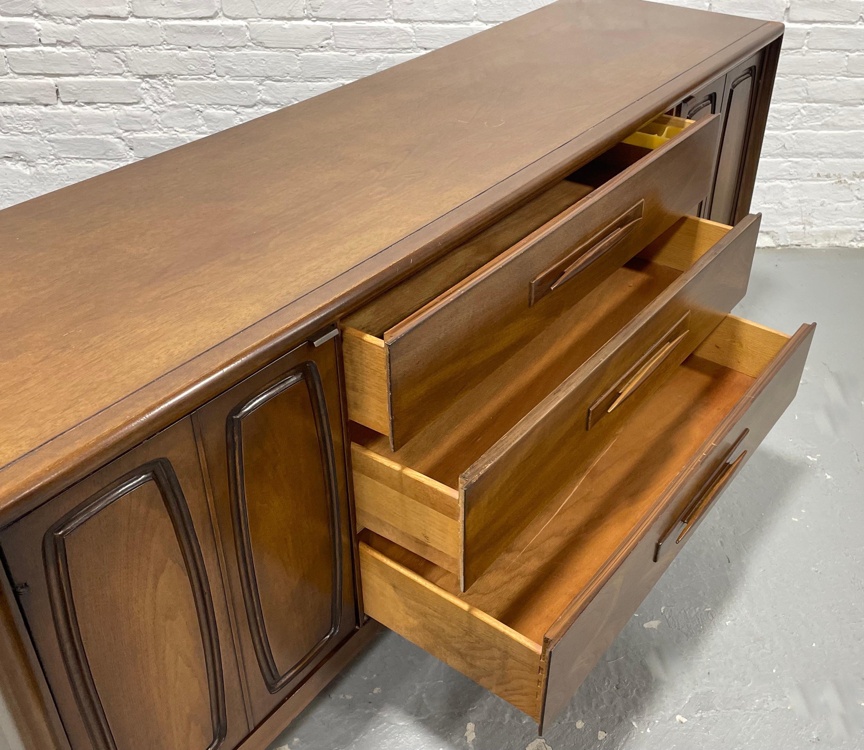 Mid Century MODERN Walnut CREDENZA / Long Dresser by BROYHILL Premier, c. 1960's For Sale 7