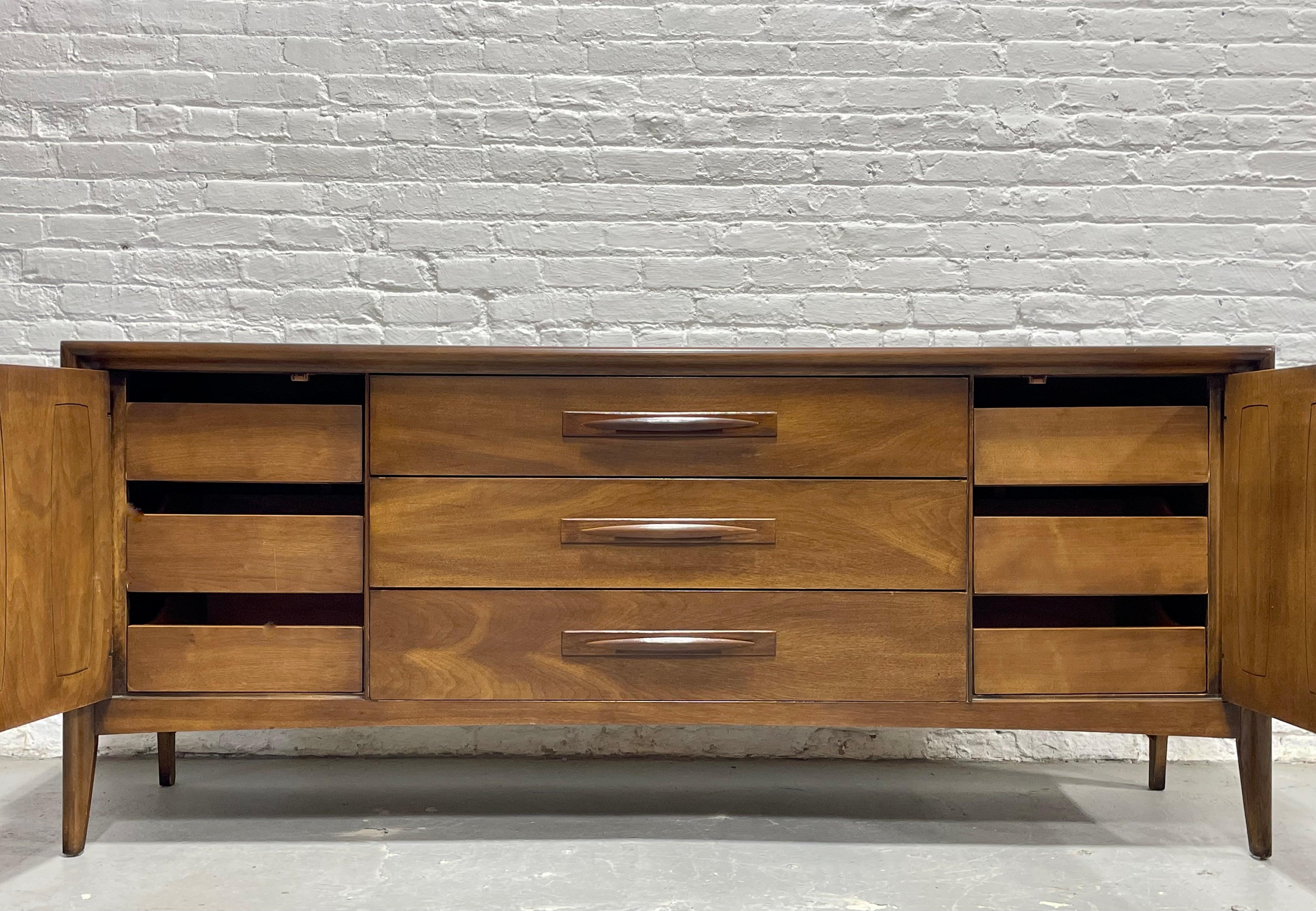 Mid-Century Modern Mid Century MODERN Walnut CREDENZA / Long Dresser by BROYHILL Premier, c. 1960's For Sale