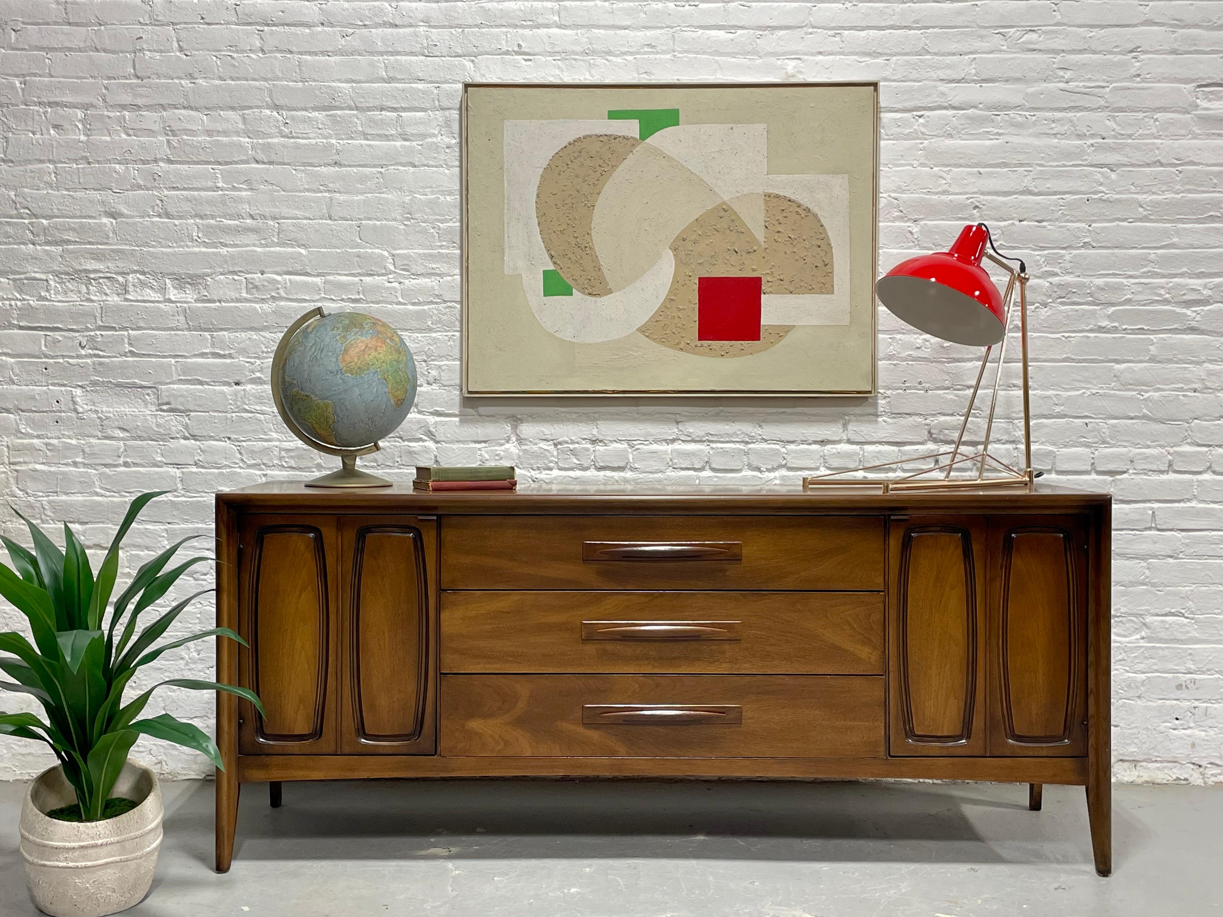 Mid-20th Century Mid Century MODERN Walnut CREDENZA / Long Dresser by BROYHILL Premier, c. 1960's For Sale