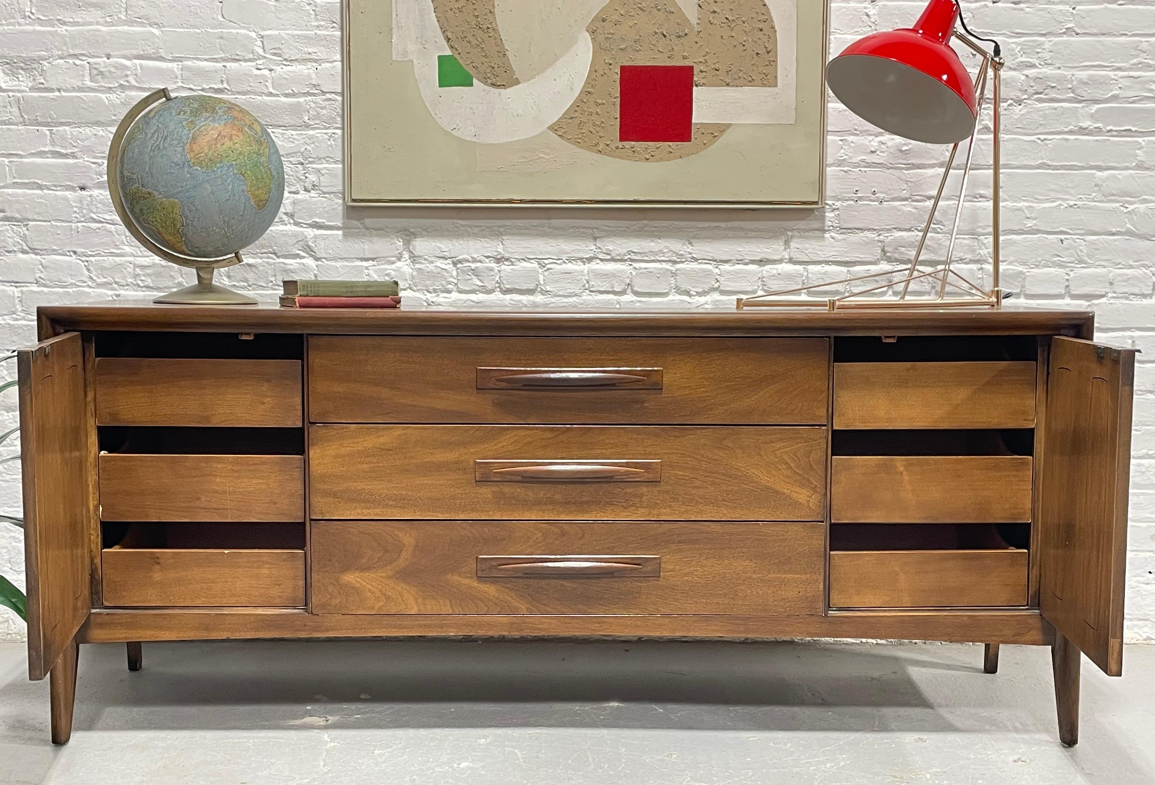 Mid Century MODERN Walnut CREDENZA / Long Dresser by BROYHILL Premier, c. 1960's For Sale 2