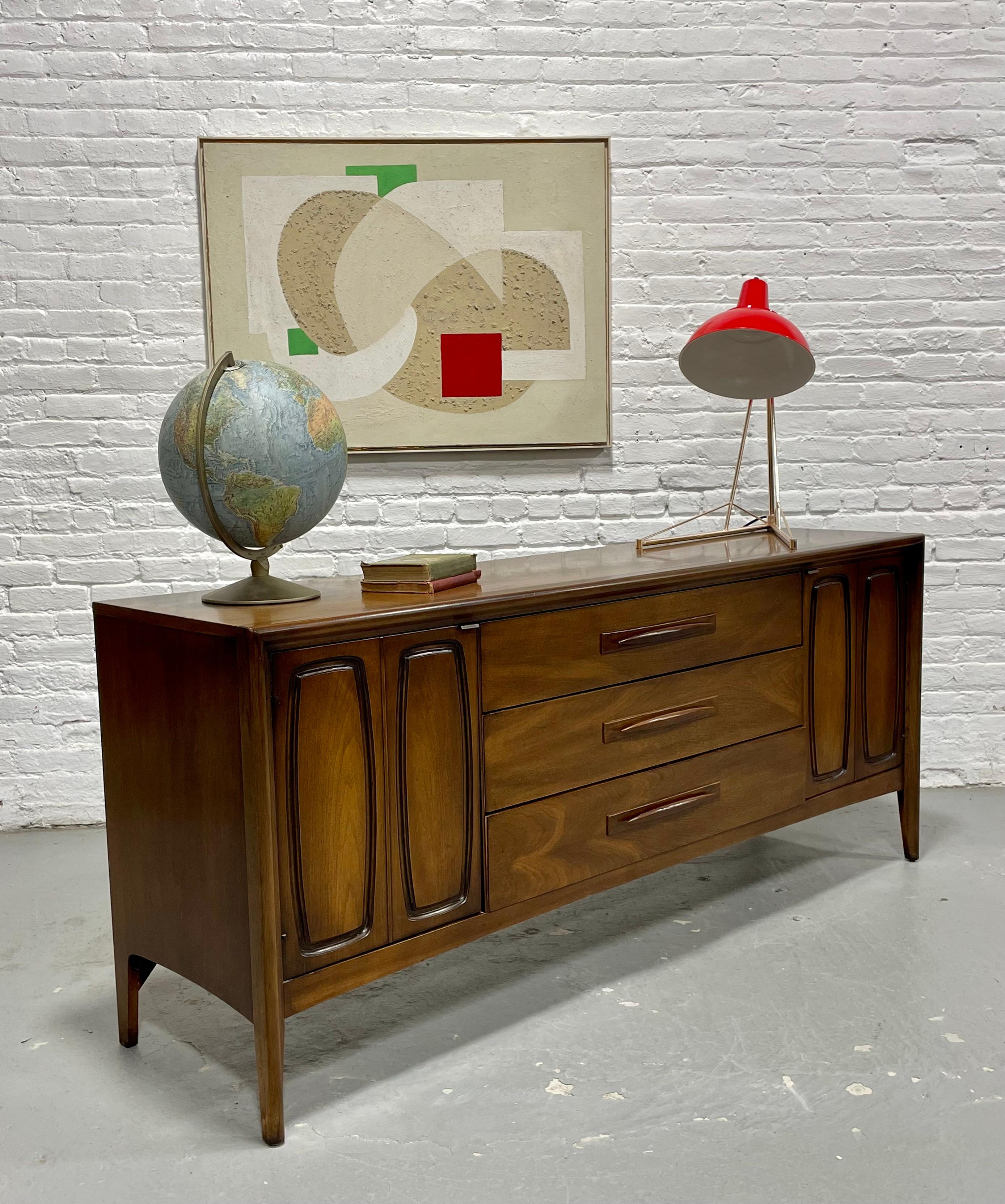 Mid Century MODERN Walnut CREDENZA / Long Dresser by BROYHILL Premier, c. 1960's For Sale 3