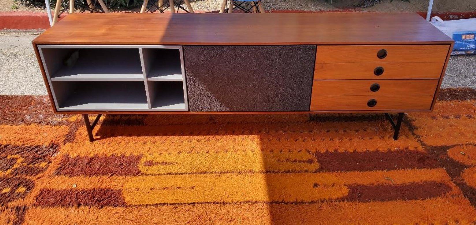 Beautiful Walnut Credenza. Iconic Mid Century Modern Cabinet Design. This Walnut Piece Makes Practical And Effective Storage Use In Any Room In The Home, Office Or Studio.
Beautiful Walnut Cabinet, Black Sleek Metal Legs. Swing Open Door