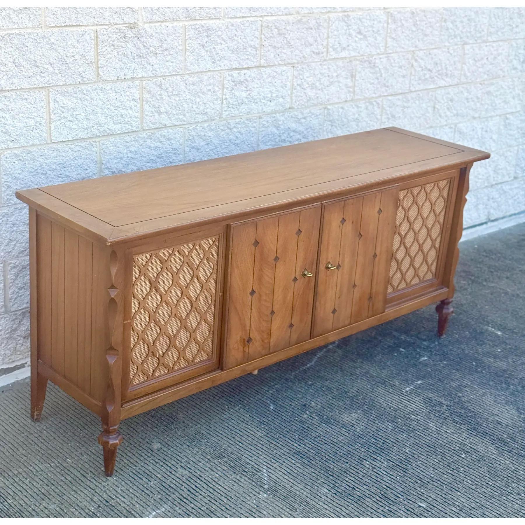 Mid-Century Modern Walnut Credenza With Cane Door Panels For Sale 6
