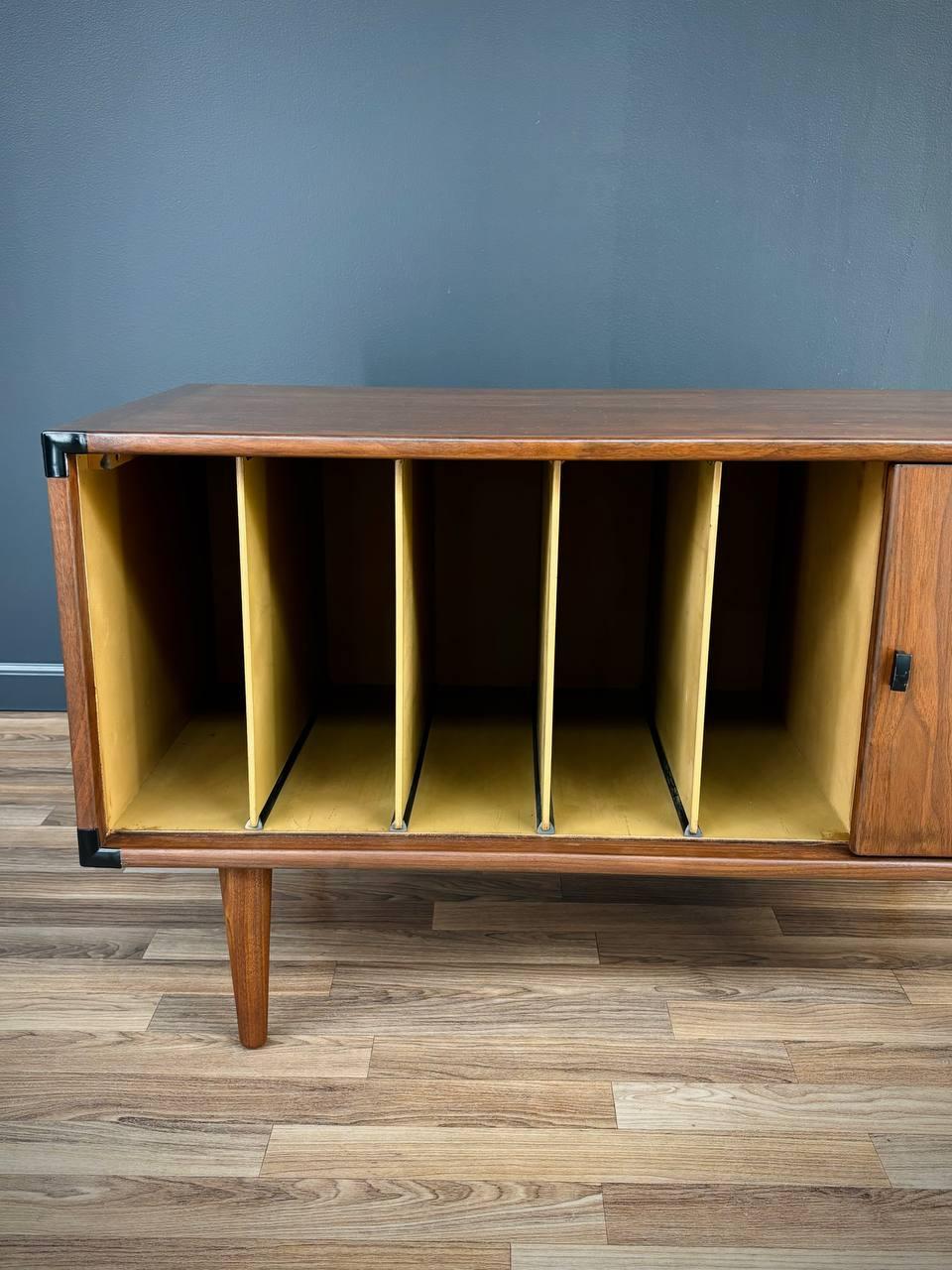 Mid-Century Modern Walnut Credenza with Records / Magazine Case For Sale 1