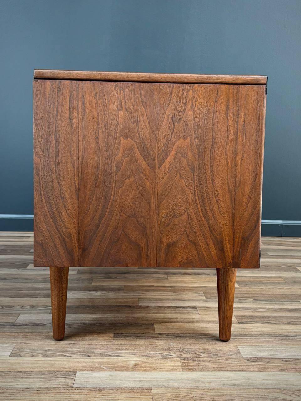 Mid-Century Modern Walnut Credenza with Records / Magazine Case For Sale 3