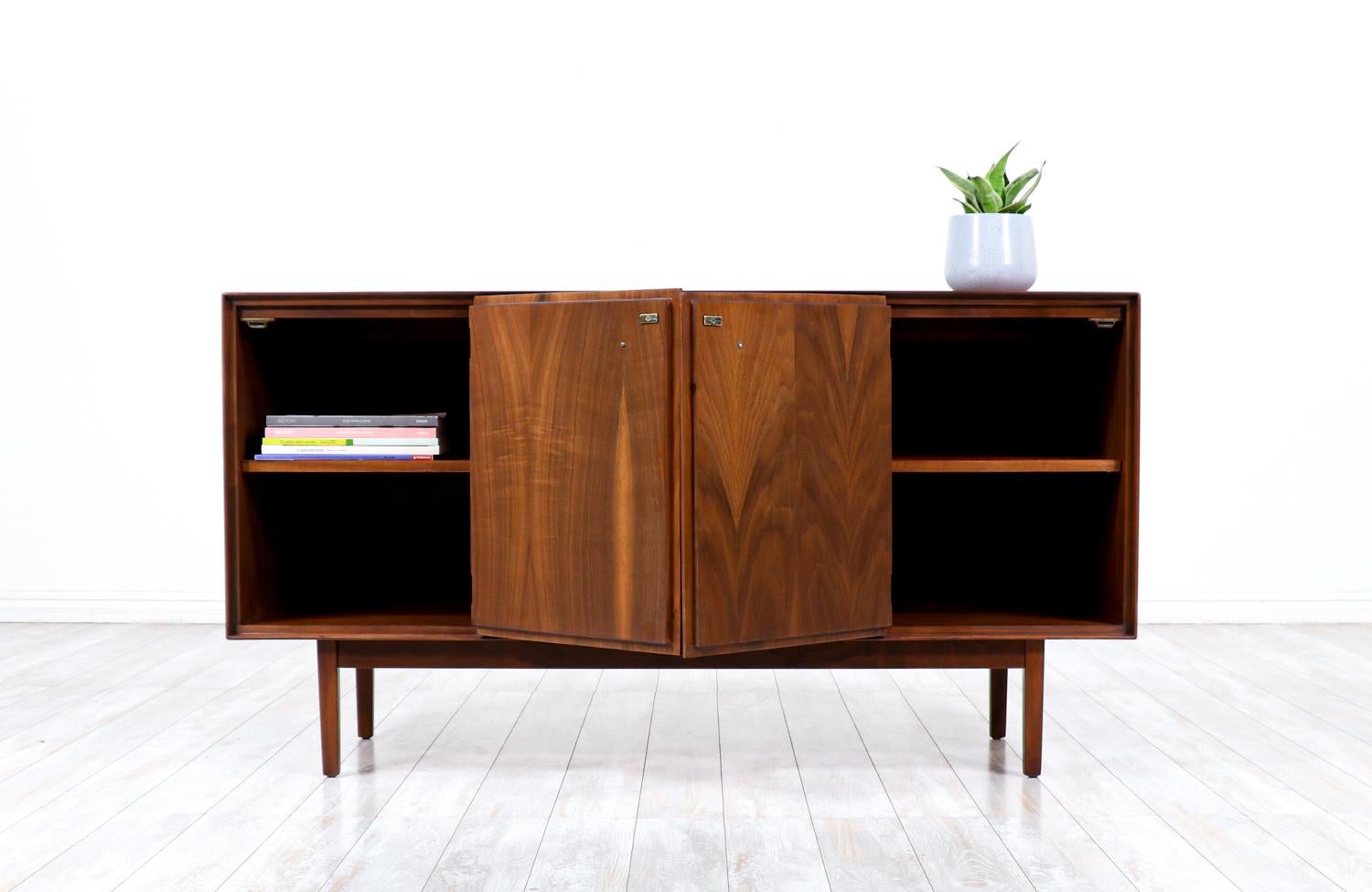 American Mid-Century Modern Walnut Credenza with Rosewood Inlaid by Stanley Furniture