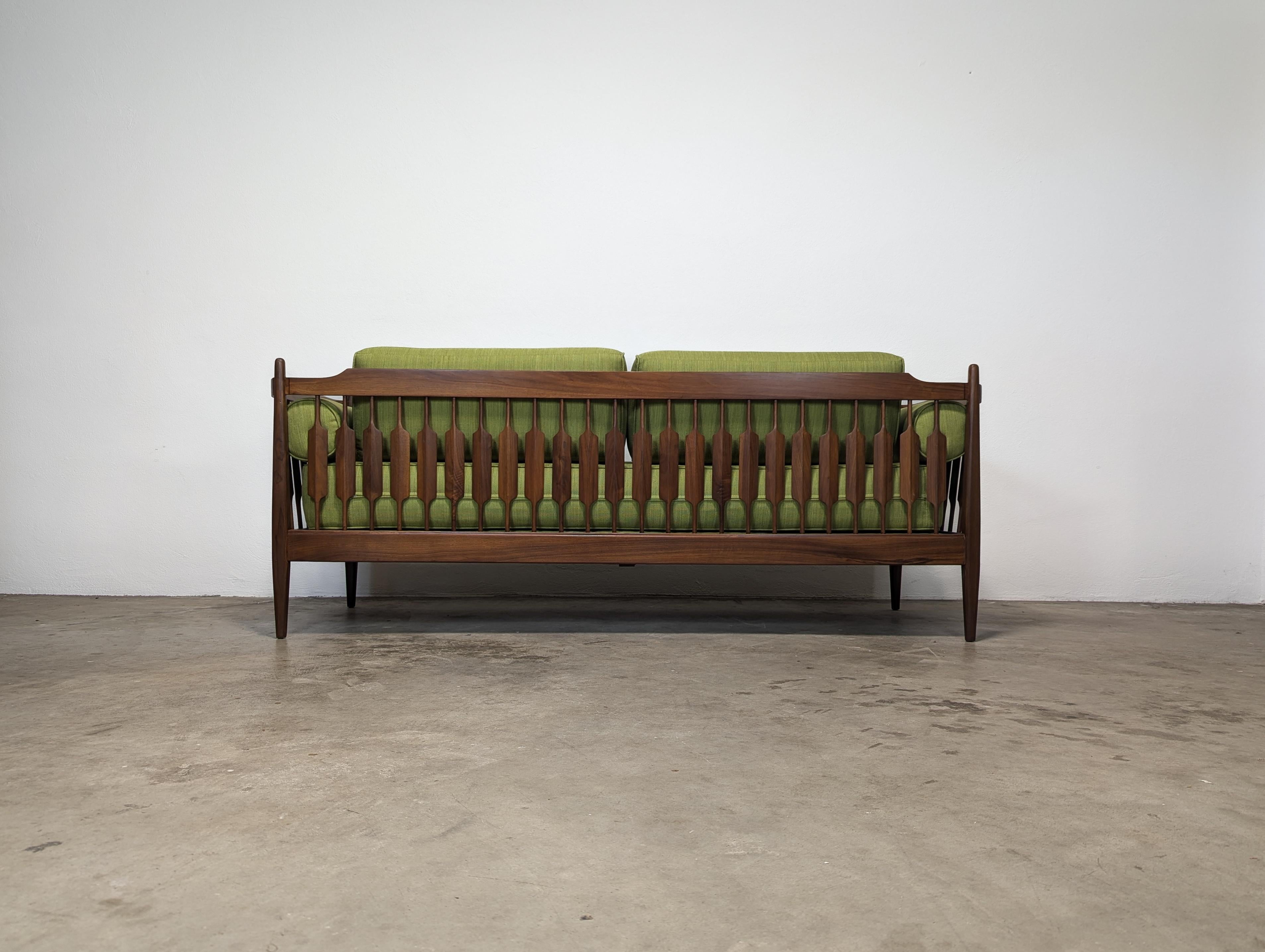 Mid Century Modern Walnut Declaration Daybed by Kipp Stewart for Drexel, 1963 In Excellent Condition In Chino Hills, CA
