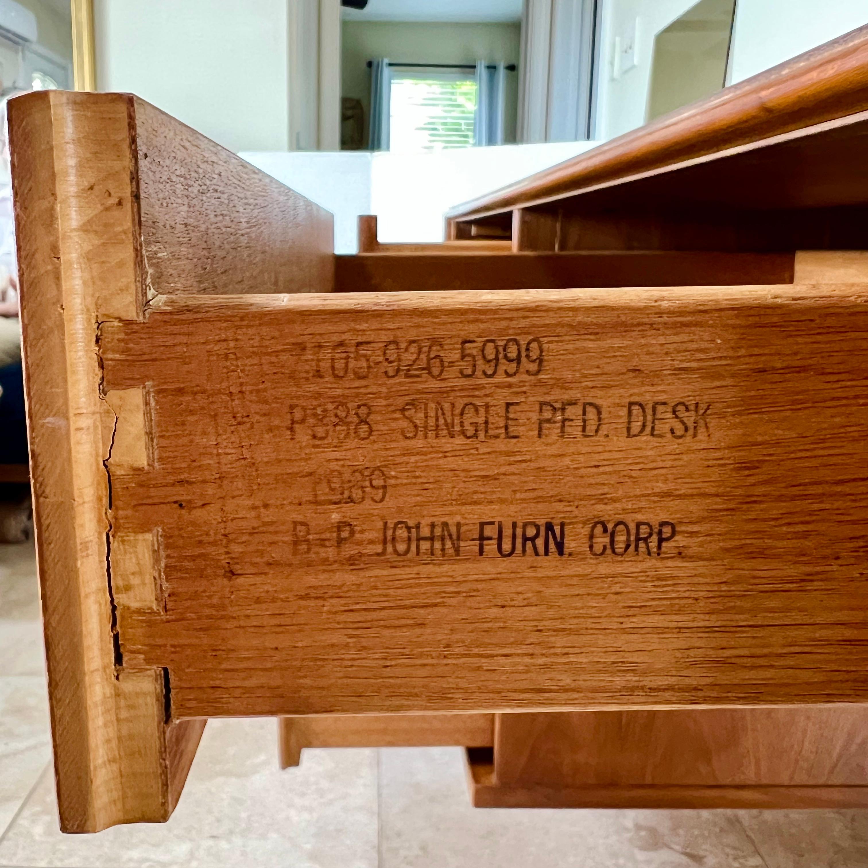 Mid-Century Modern Walnut Desk by B.P. John, 1969 en venta 5