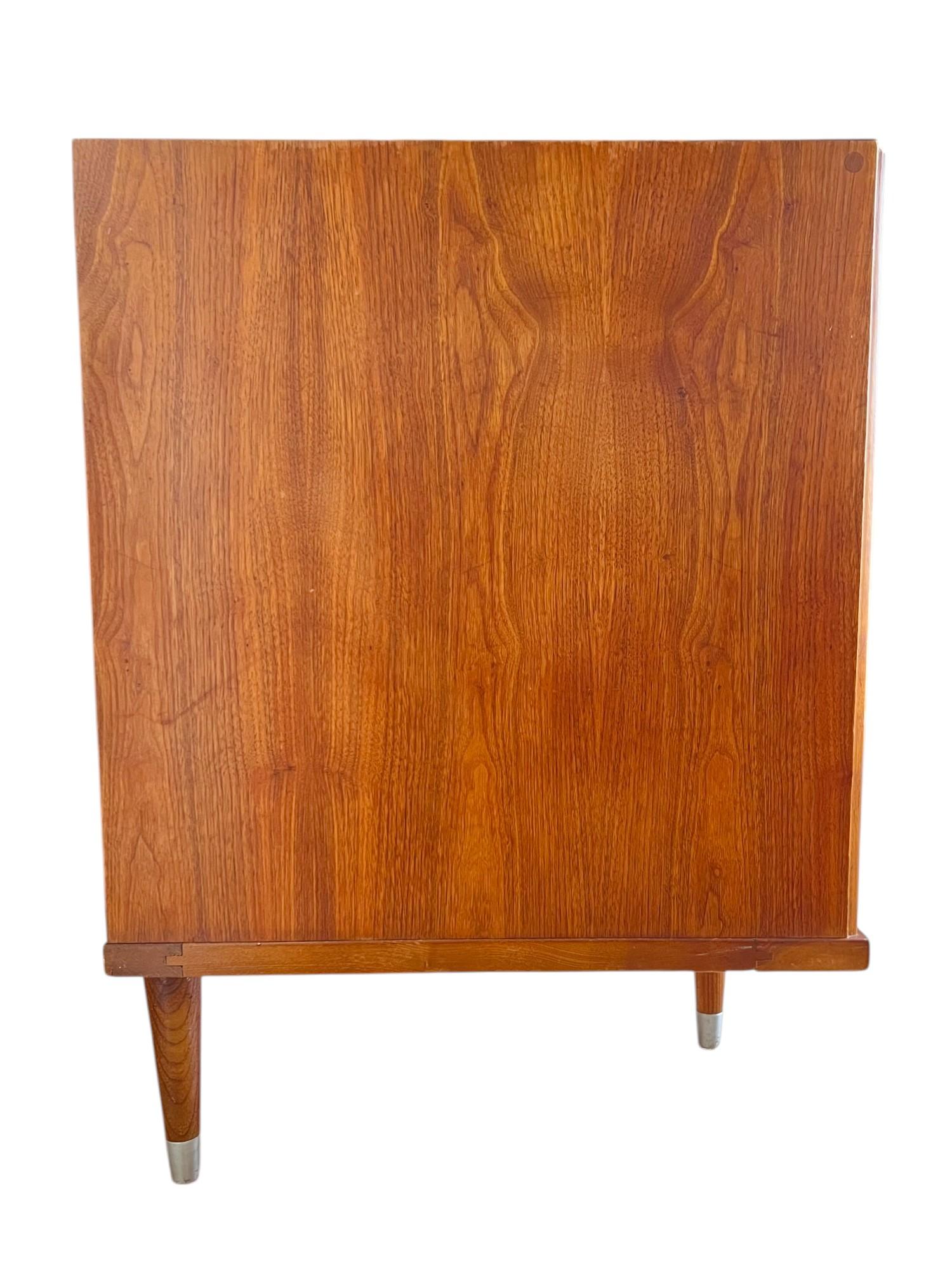 Mid-Century Modern Walnut Desk by B.P. John, 1969 en venta 1