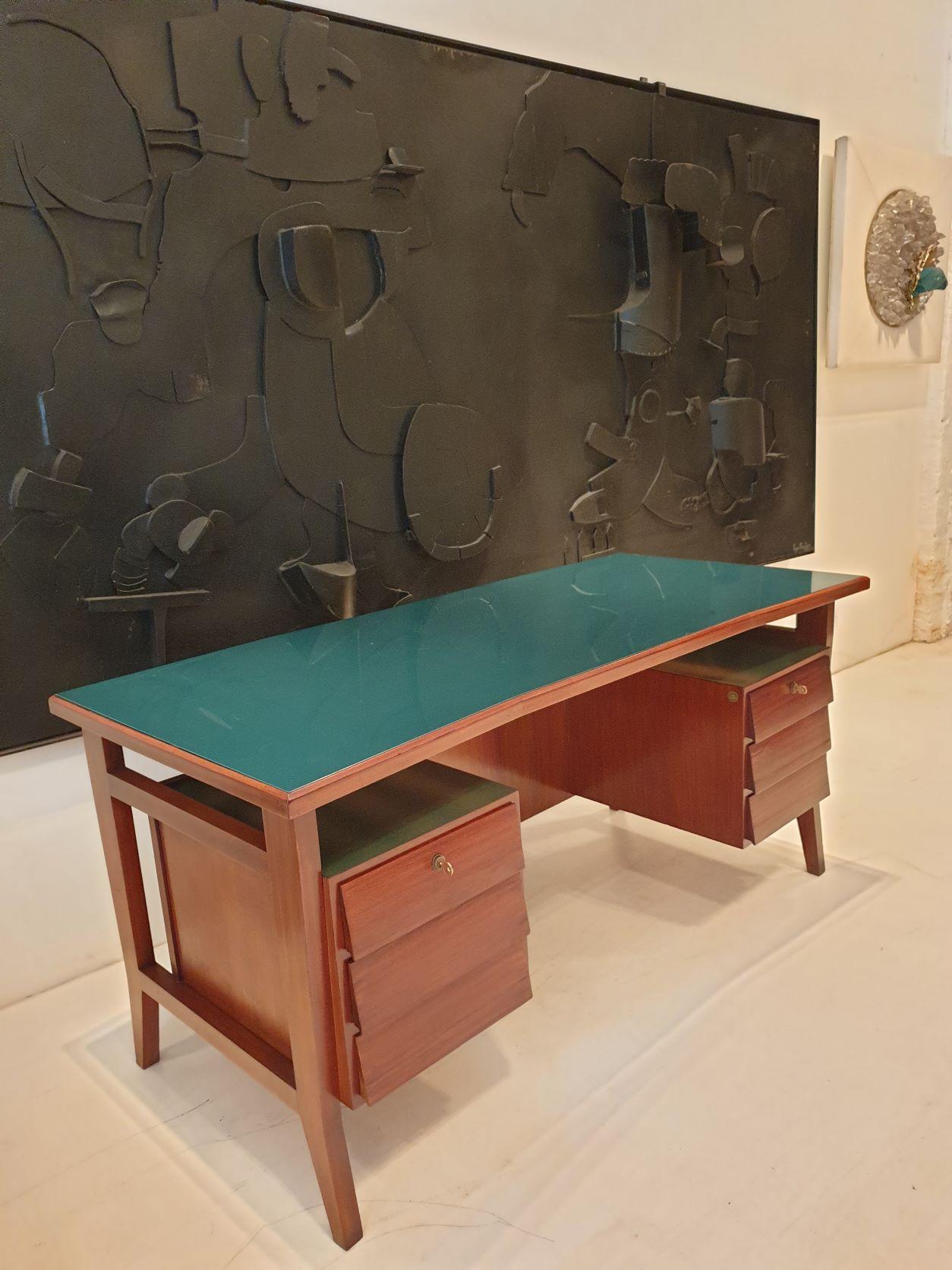 Mid-Century Modern Walnut Desk by Gio Ponti For Sale 2