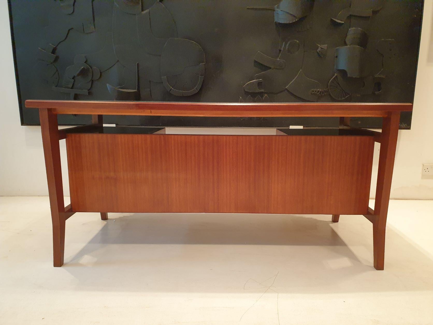 Mid-Century Modern Walnut Desk by Gio Ponti For Sale 3