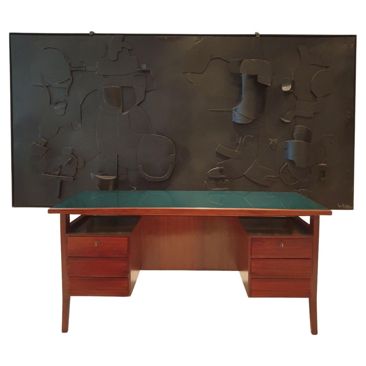 This walnut desk designed by Gio Ponti is of a very useful size and elegant design with the typical Gio Ponti leg shape, seen in many of his pieces. The bottom of the leg is flicked out so the desk does not appear bulky. The top is dark green