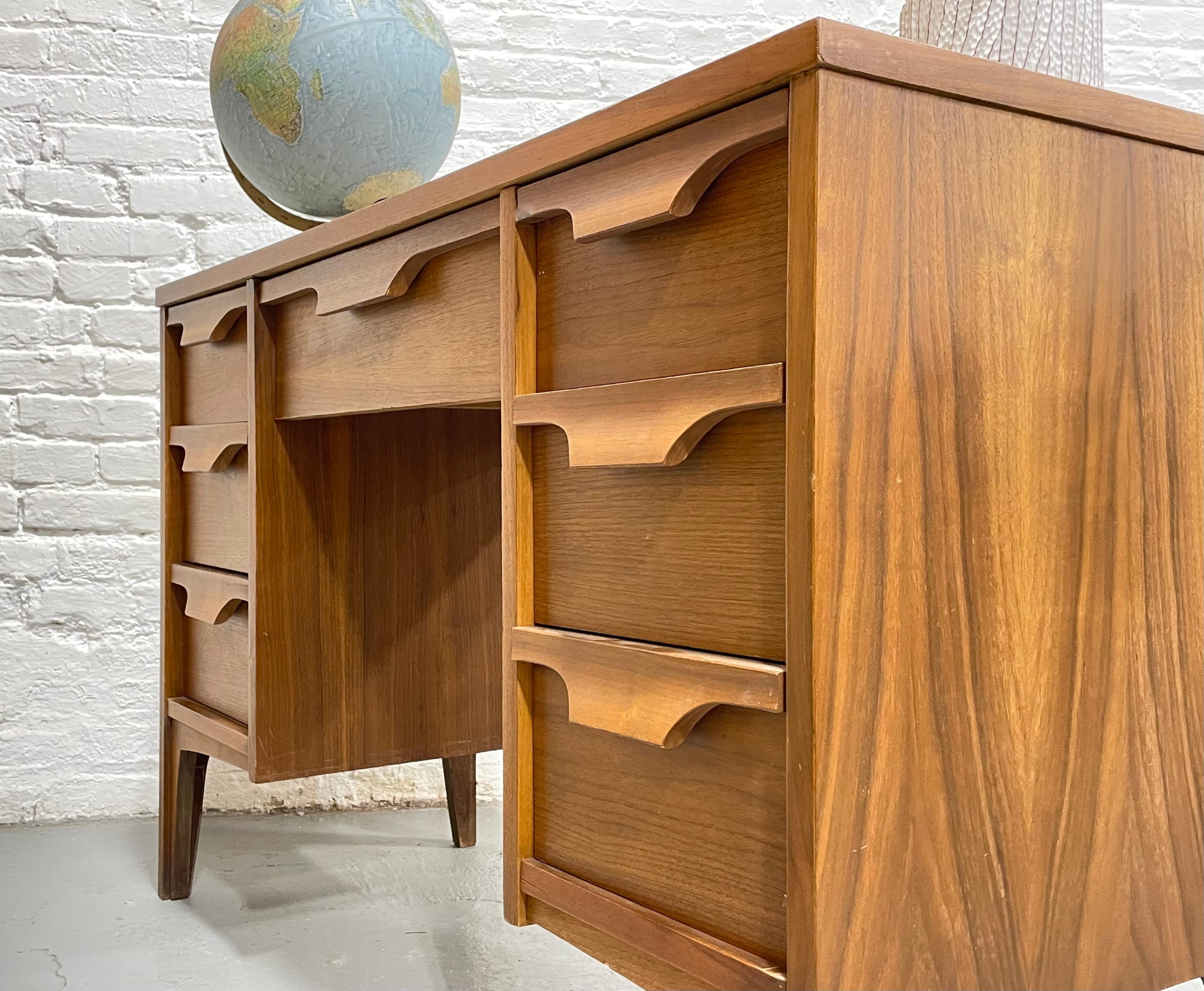Mid Century MODERN WALNUT DESK by Johnson Carper, c. 1960s In Good Condition In Weehawken, NJ