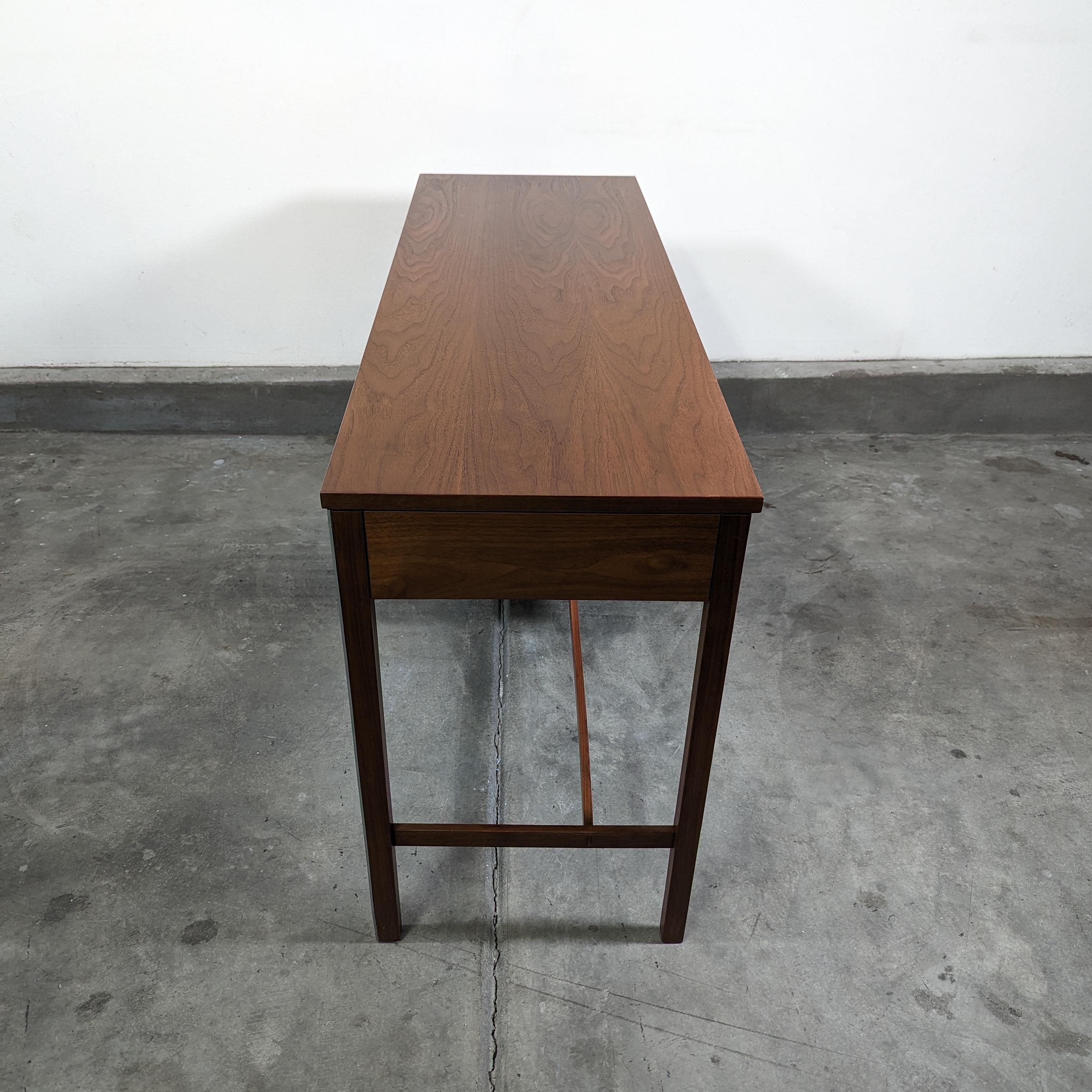 Mid Century Modern Walnut Desk by Paul McCobb, c1960s In Excellent Condition For Sale In Chino Hills, CA