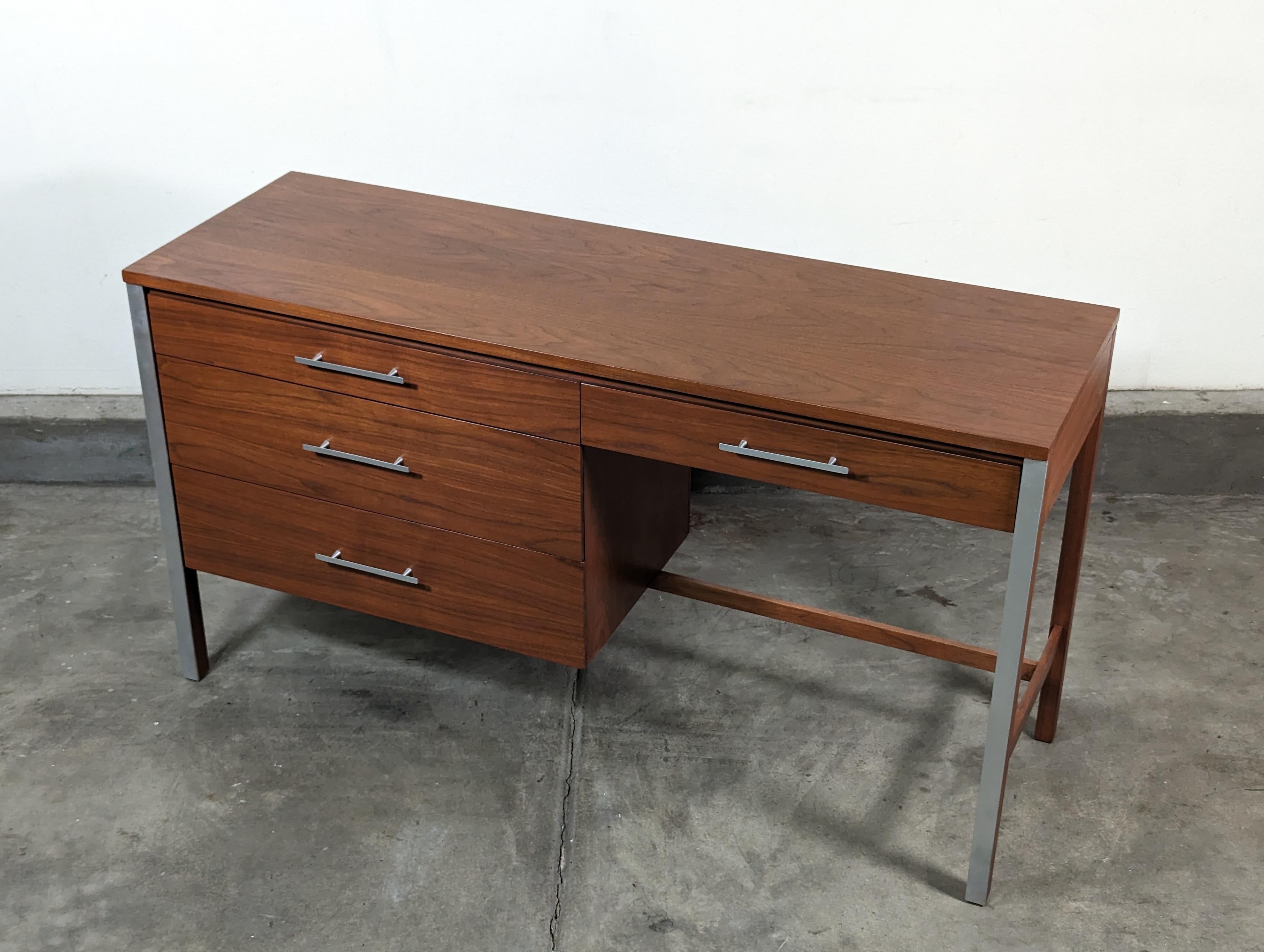 Mid Century Modern Walnut Desk by Paul McCobb, c1960s For Sale 2