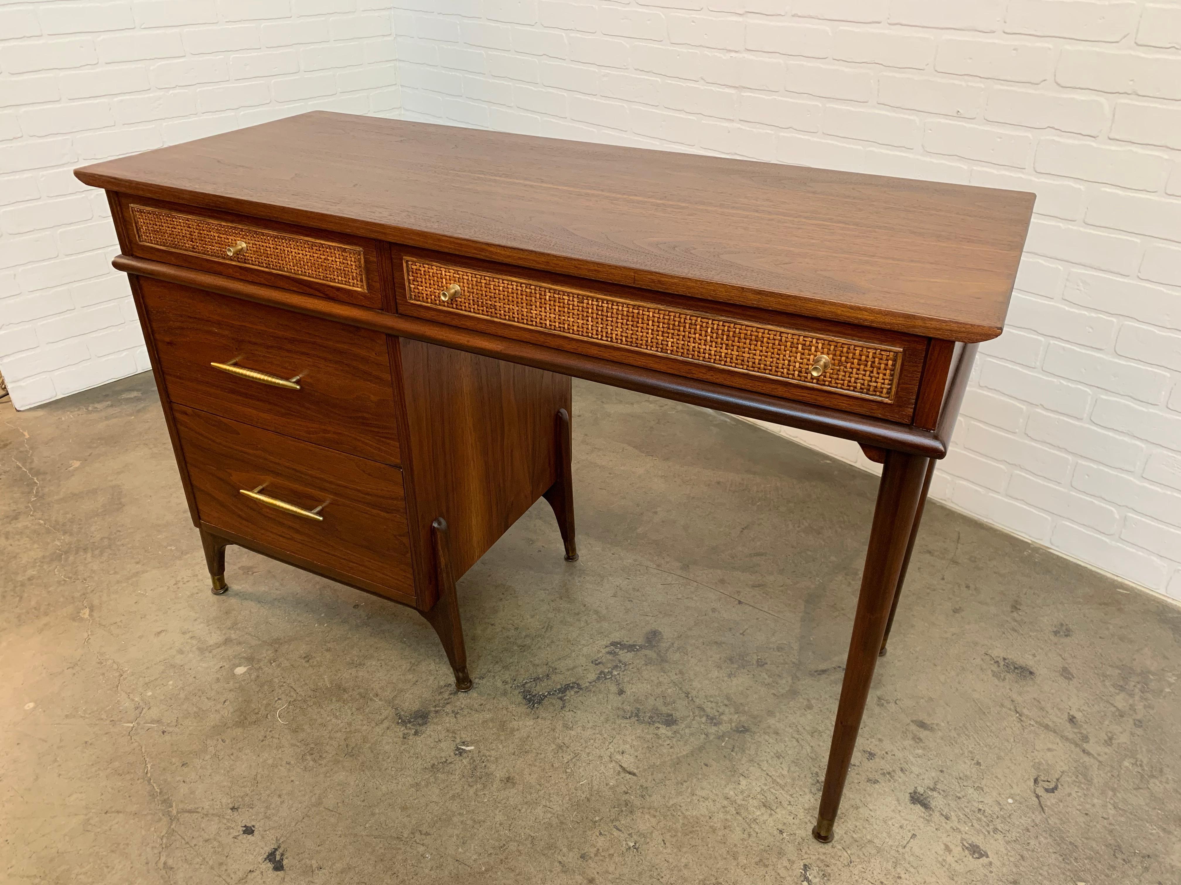 Mid-Century Modern Walnut Desk In Good Condition In Denton, TX