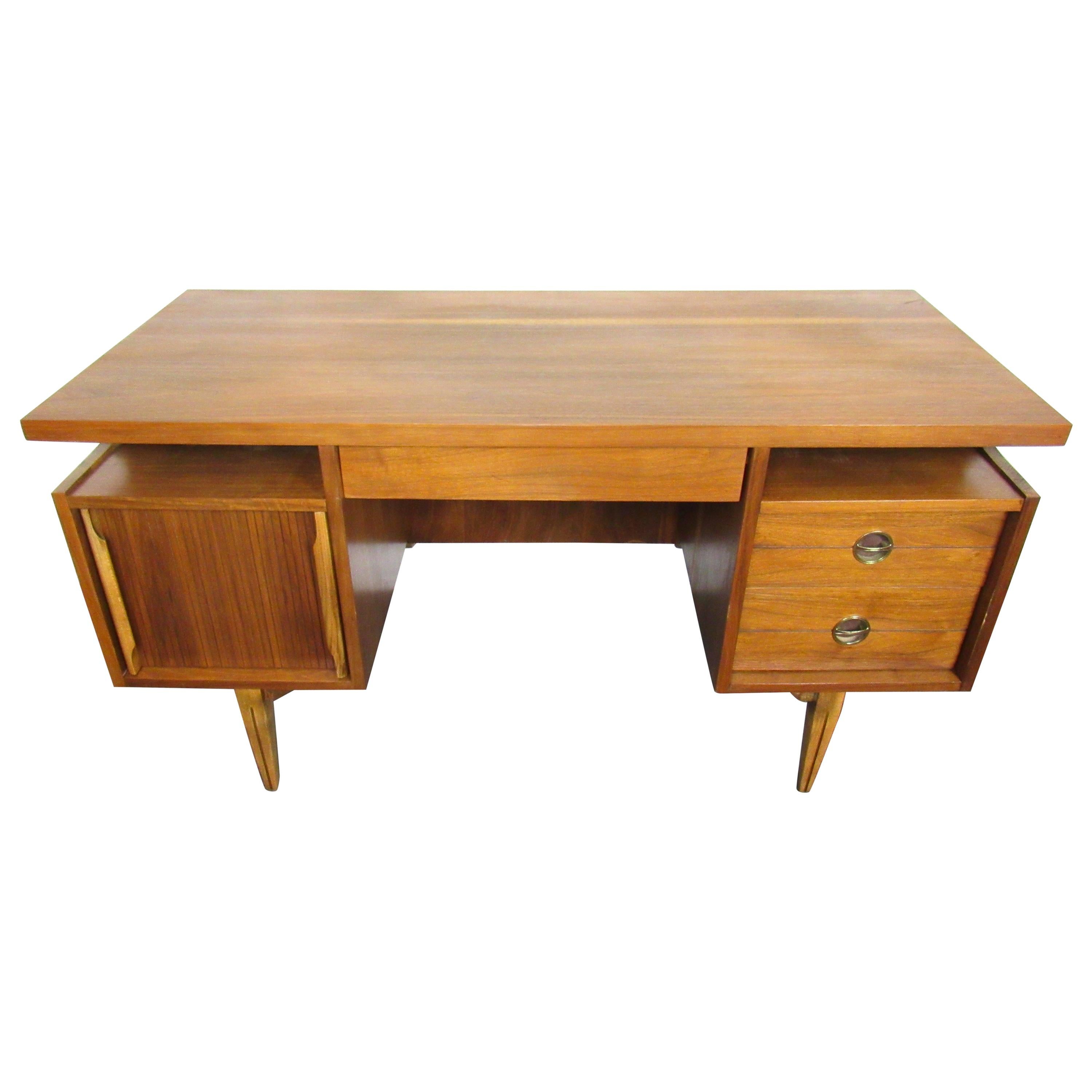 MidCentury Modern Walnut Desk For Sale at 1stDibs