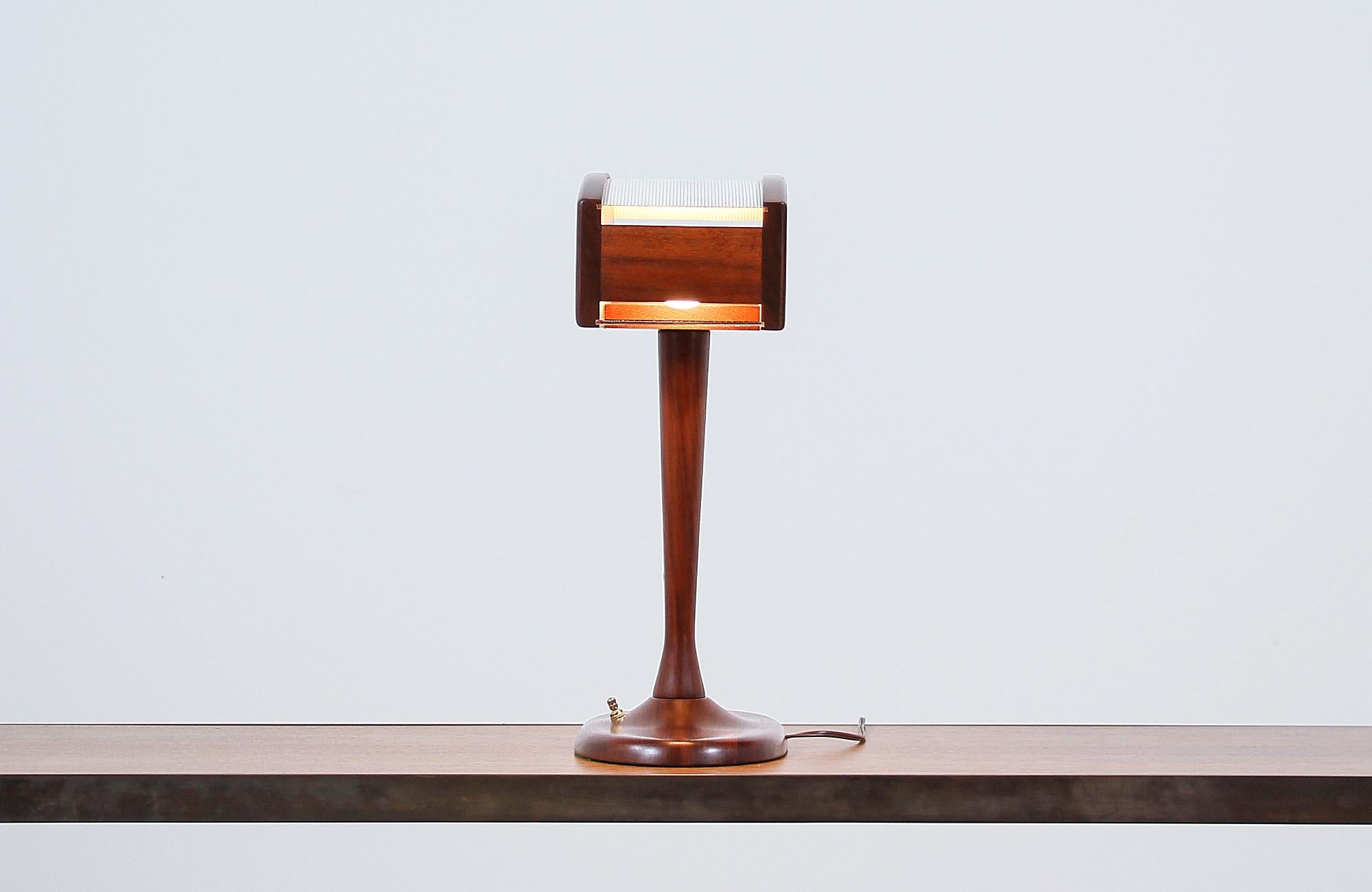 Mid-Century Modern Walnut Desk Lamp In Excellent Condition In Los Angeles, CA