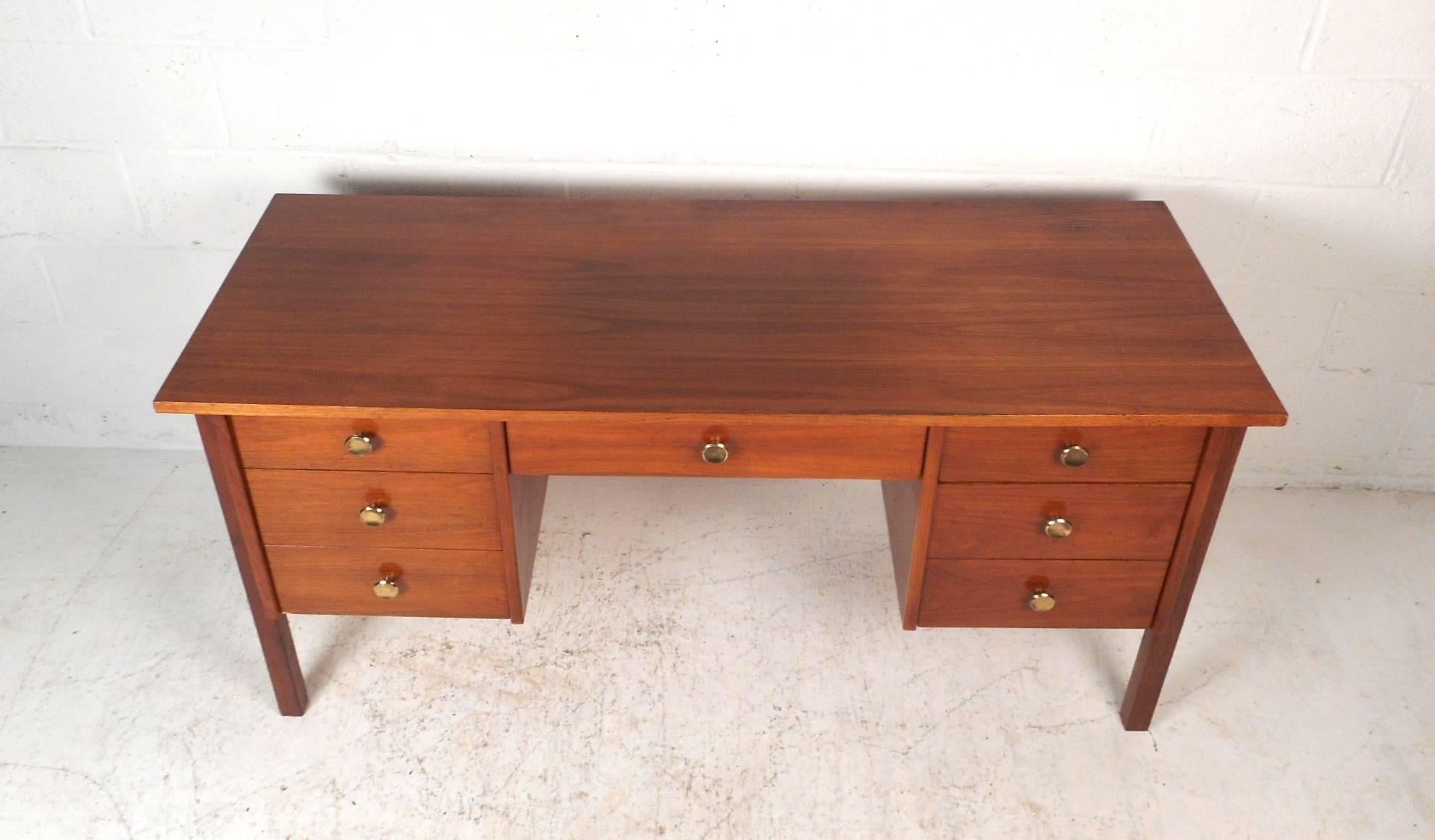 Mid-Century Modern Walnut Desk with a Finished Back In Good Condition In Brooklyn, NY