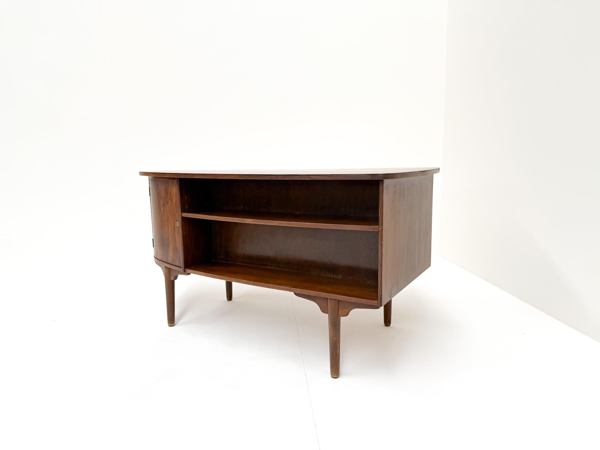 Mid-Century Modern Walnut Desk with Bookshelf Back For Sale 7