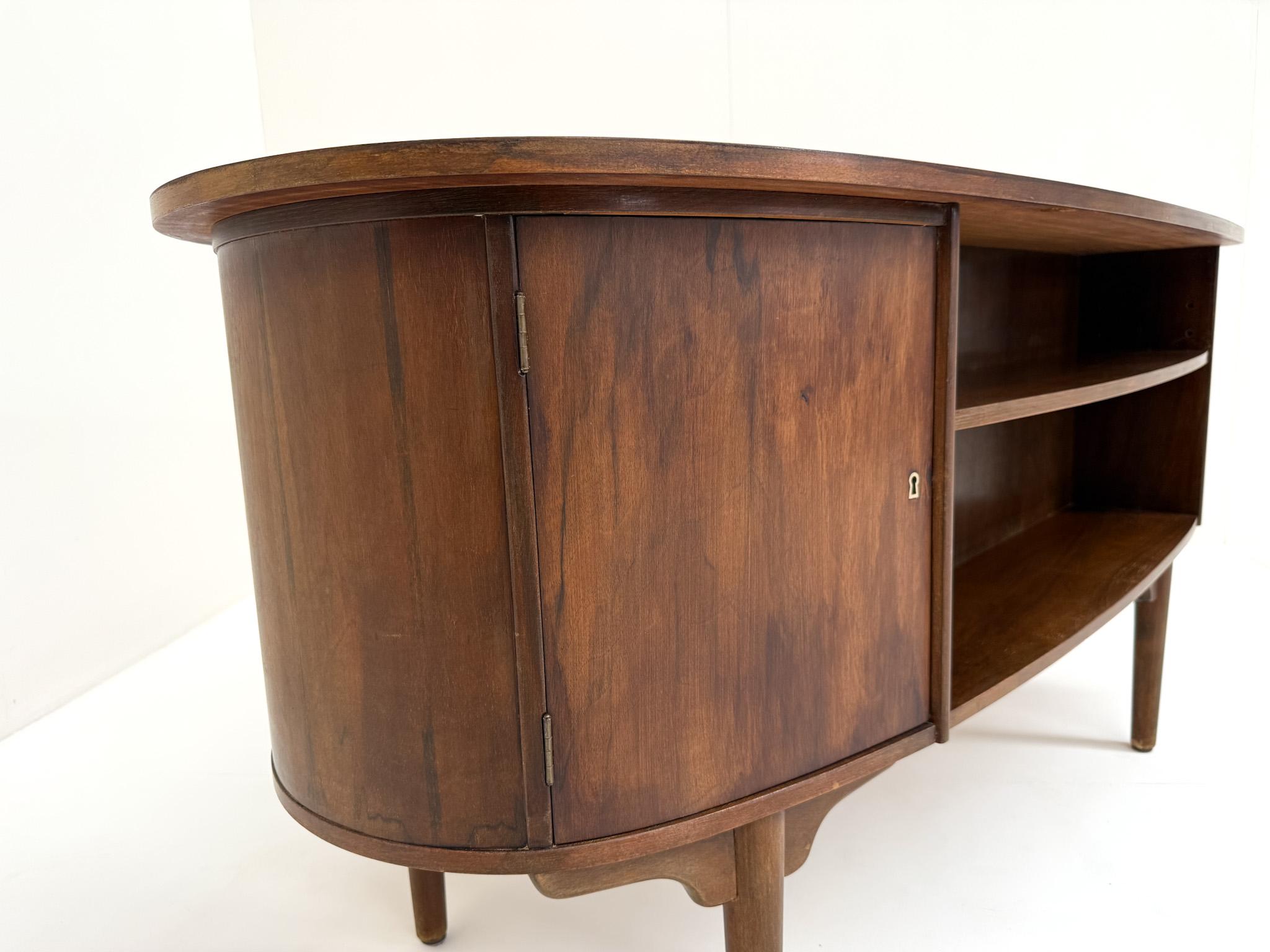 Mid-Century Modern Walnut Desk with Bookshelf Back For Sale 8