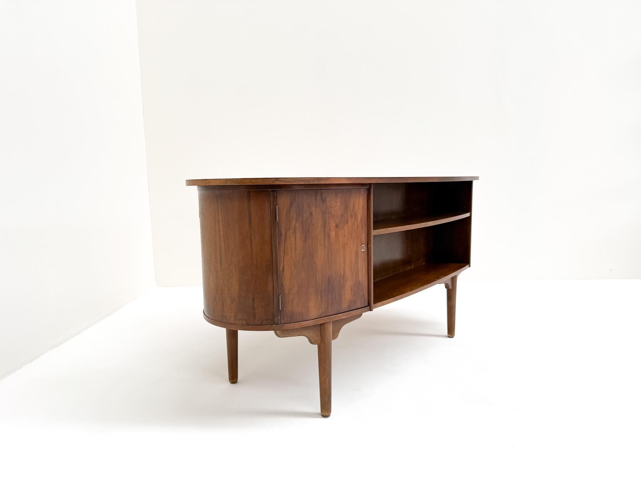 Mid-Century Modern Walnut Desk with Bookshelf Back For Sale 9
