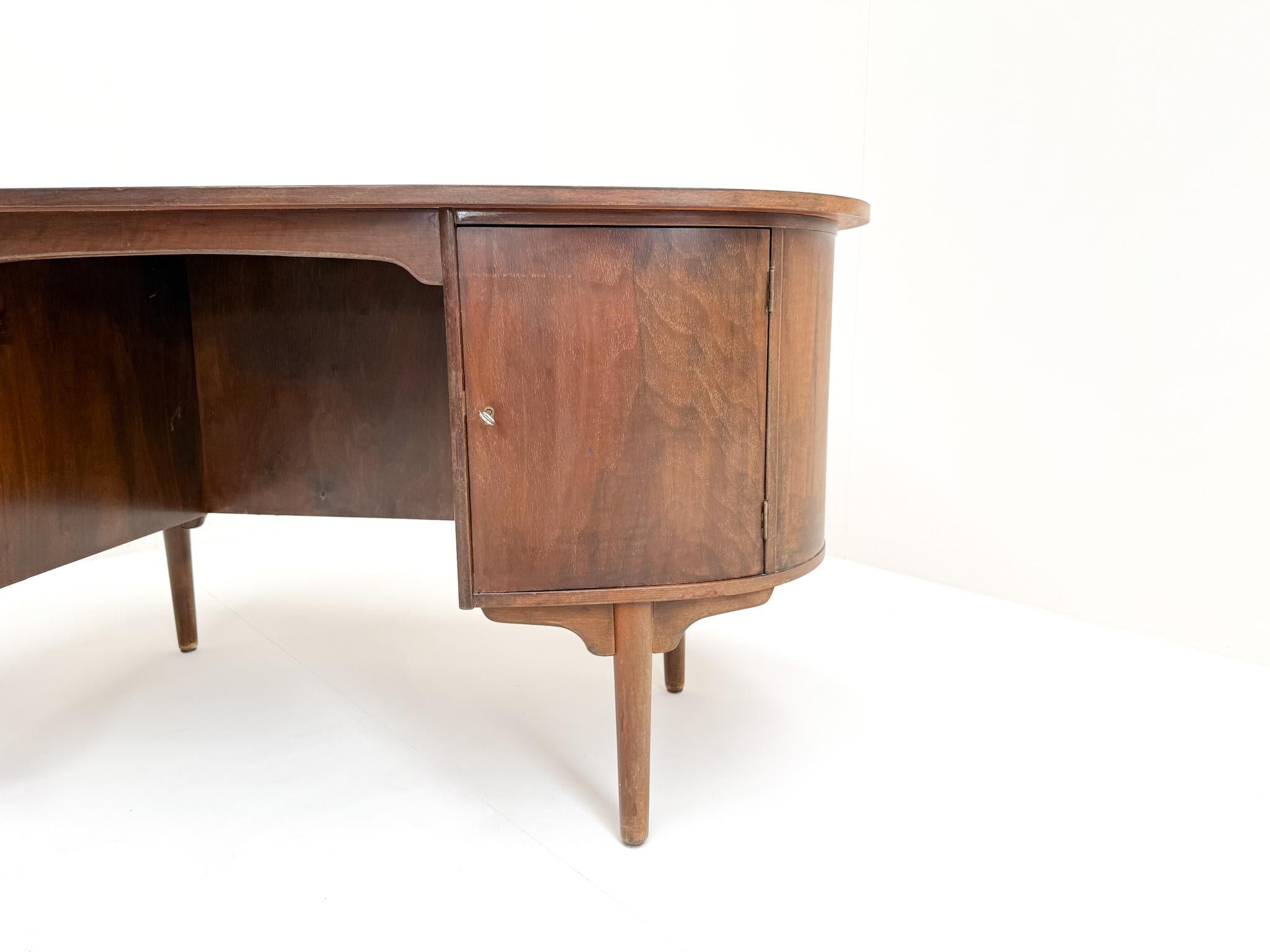Mid-20th Century Mid-Century Modern Walnut Desk with Bookshelf Back For Sale