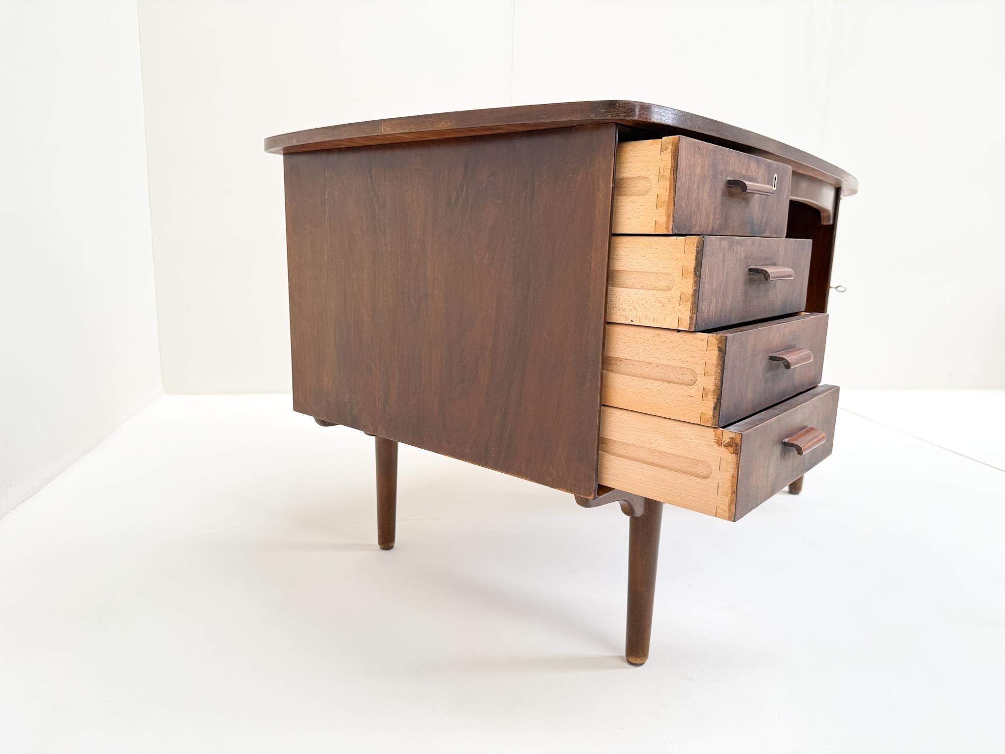 Mid-Century Modern Walnut Desk with Bookshelf Back For Sale 2