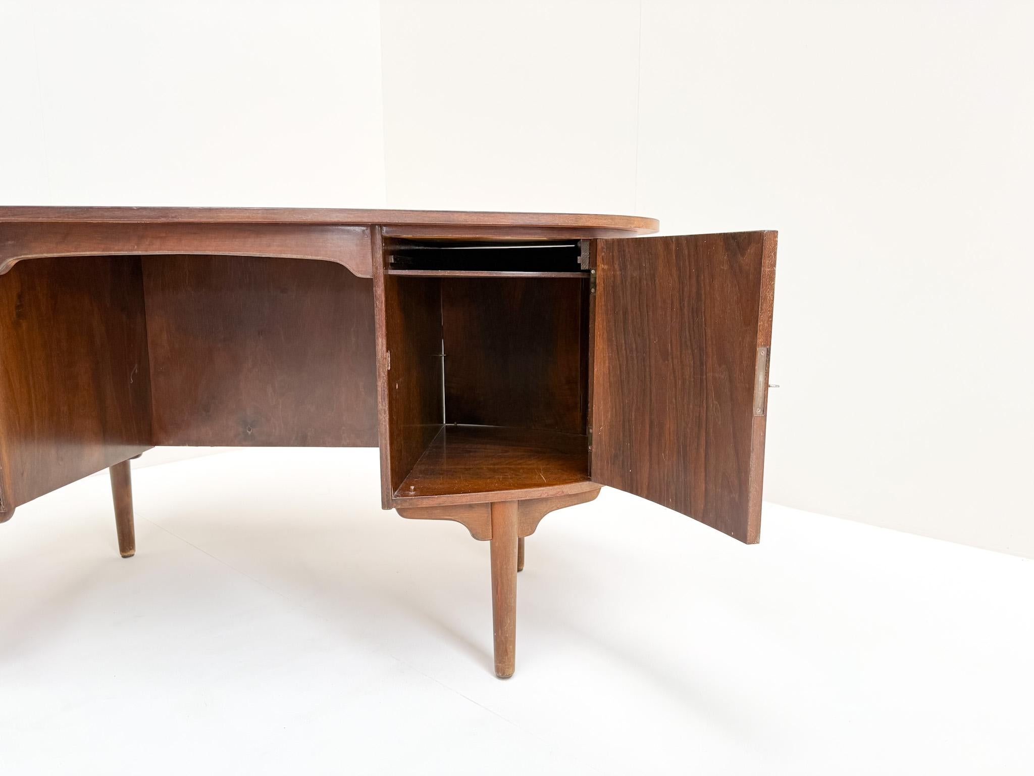 Mid-Century Modern Walnut Desk with Bookshelf Back For Sale 3
