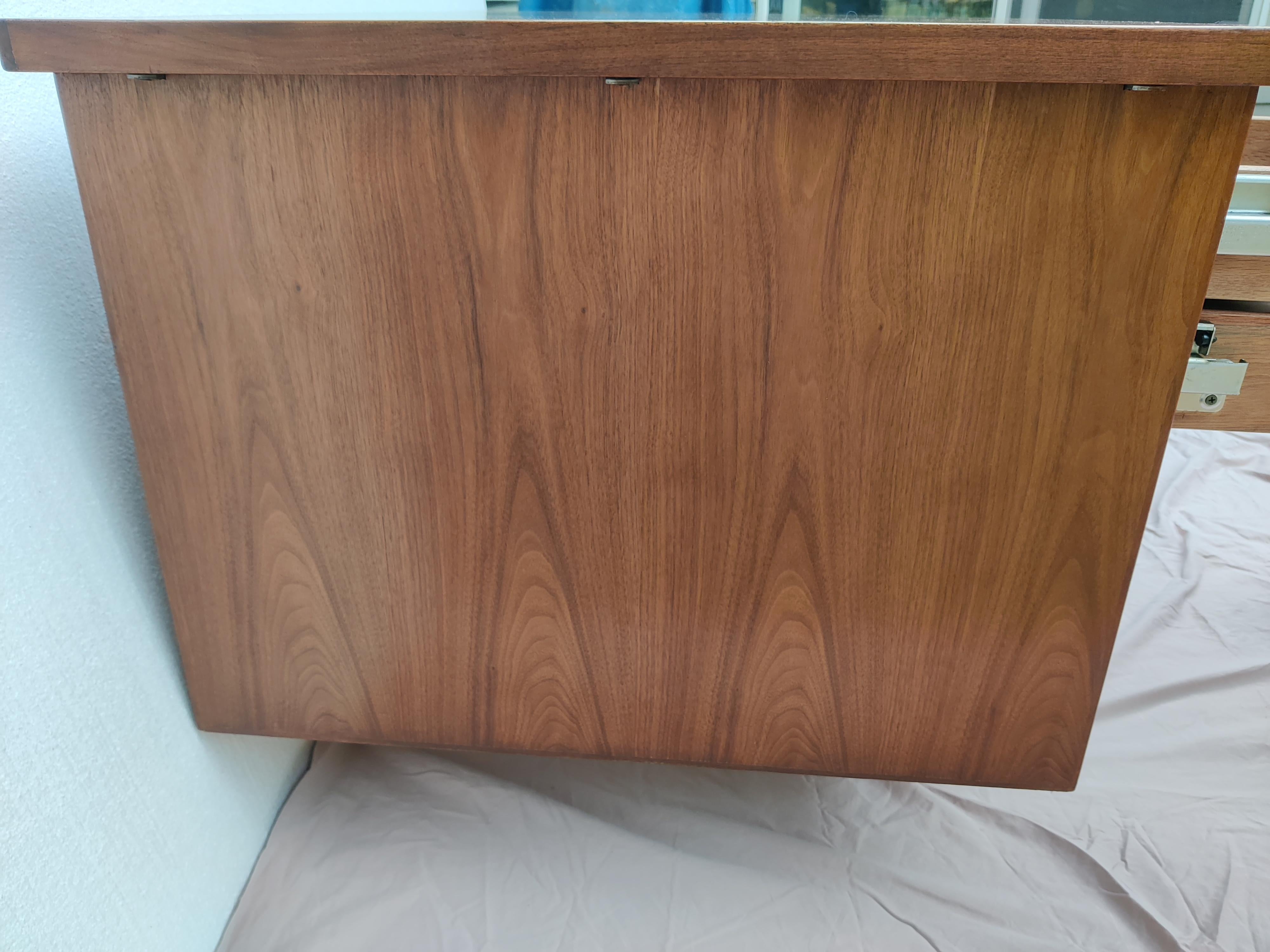 Mid Century Modern Walnut Desk with brass and walnut pulls For Sale 9