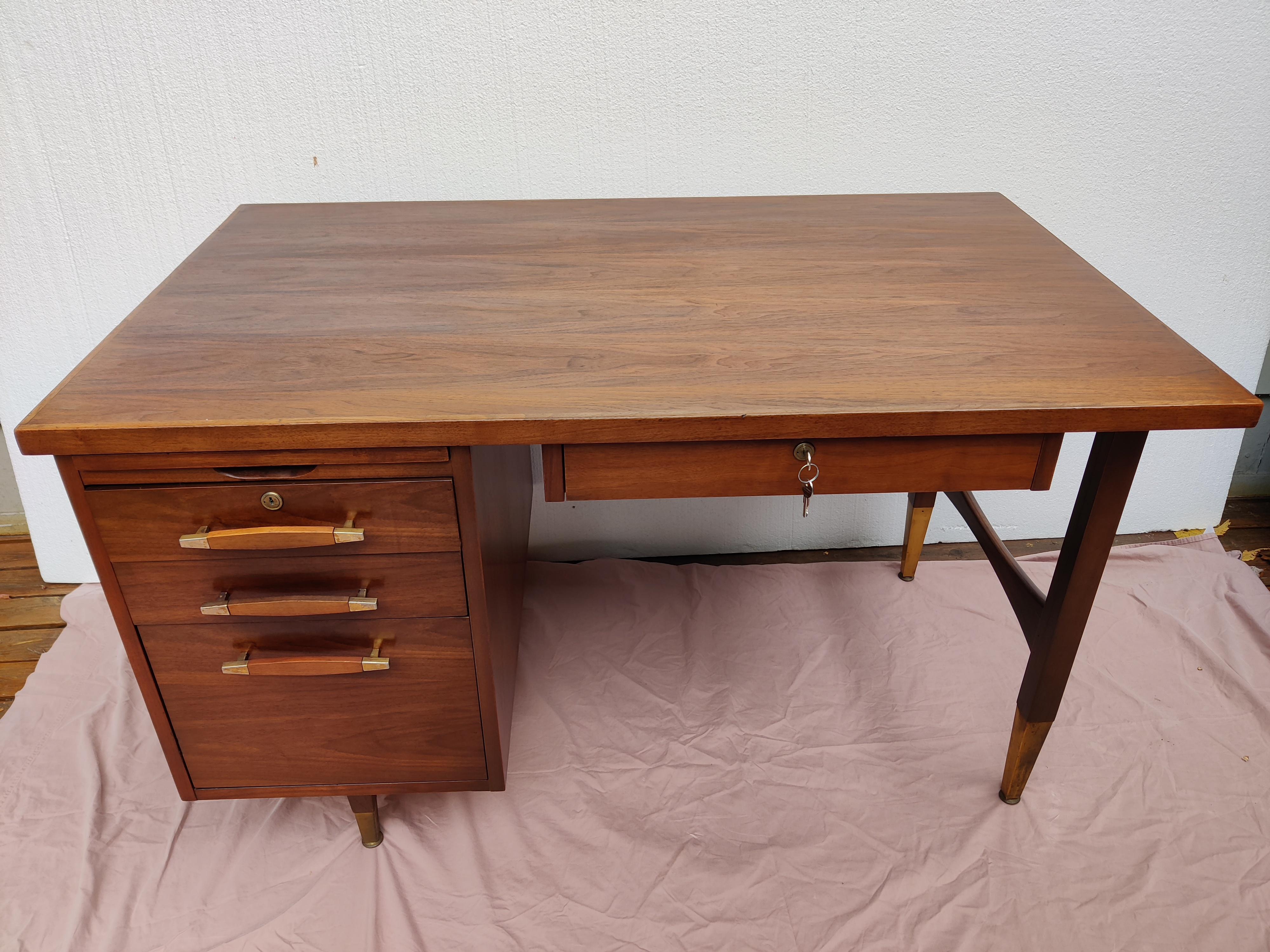 Mid Century Modern Walnut Desk with brass and walnut pulls In Good Condition For Sale In Cincinnati, OH