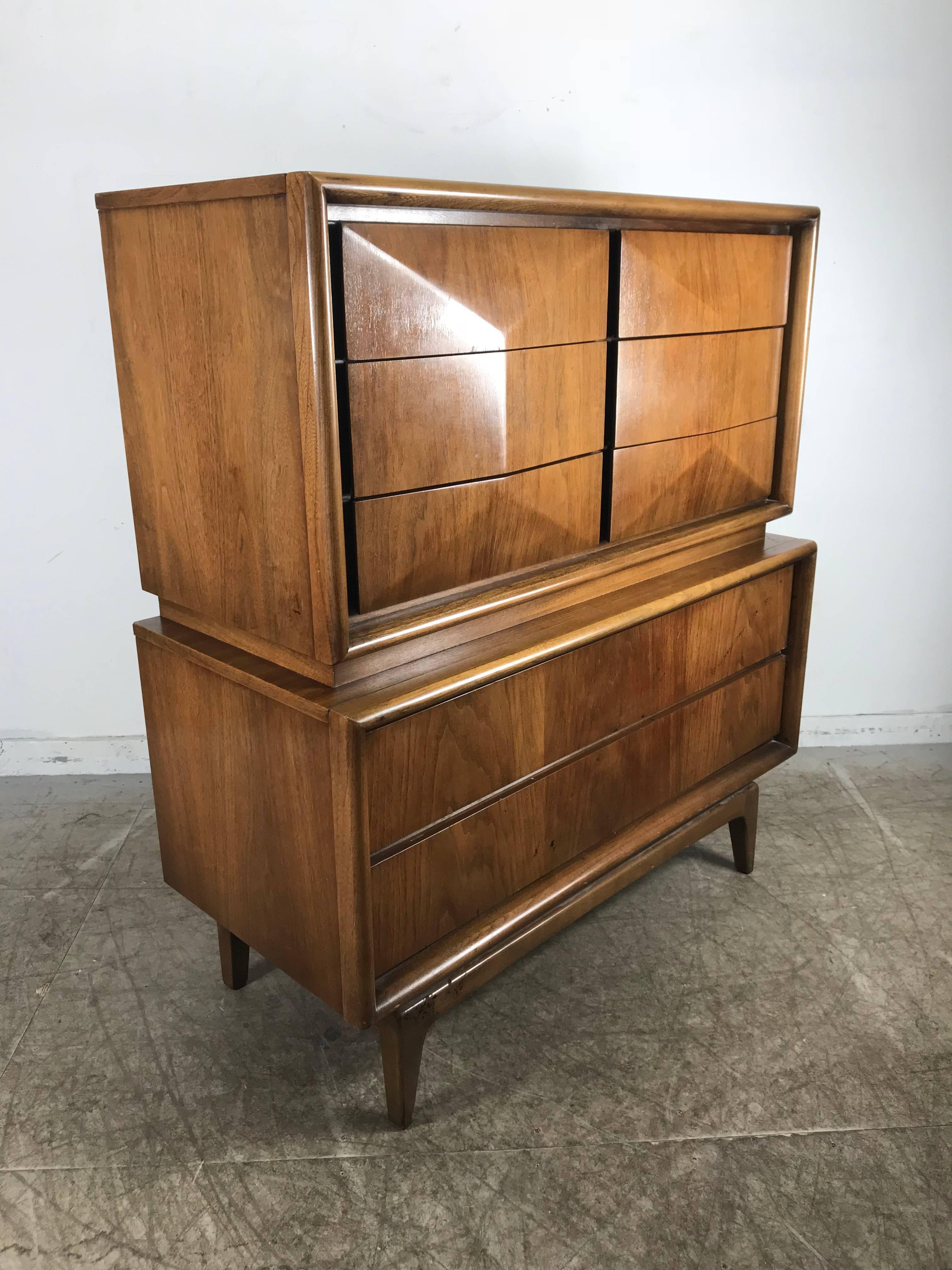 Mid-Century Modern Walnut Diamond Front Chest, United Furniture Co. In Good Condition In Buffalo, NY