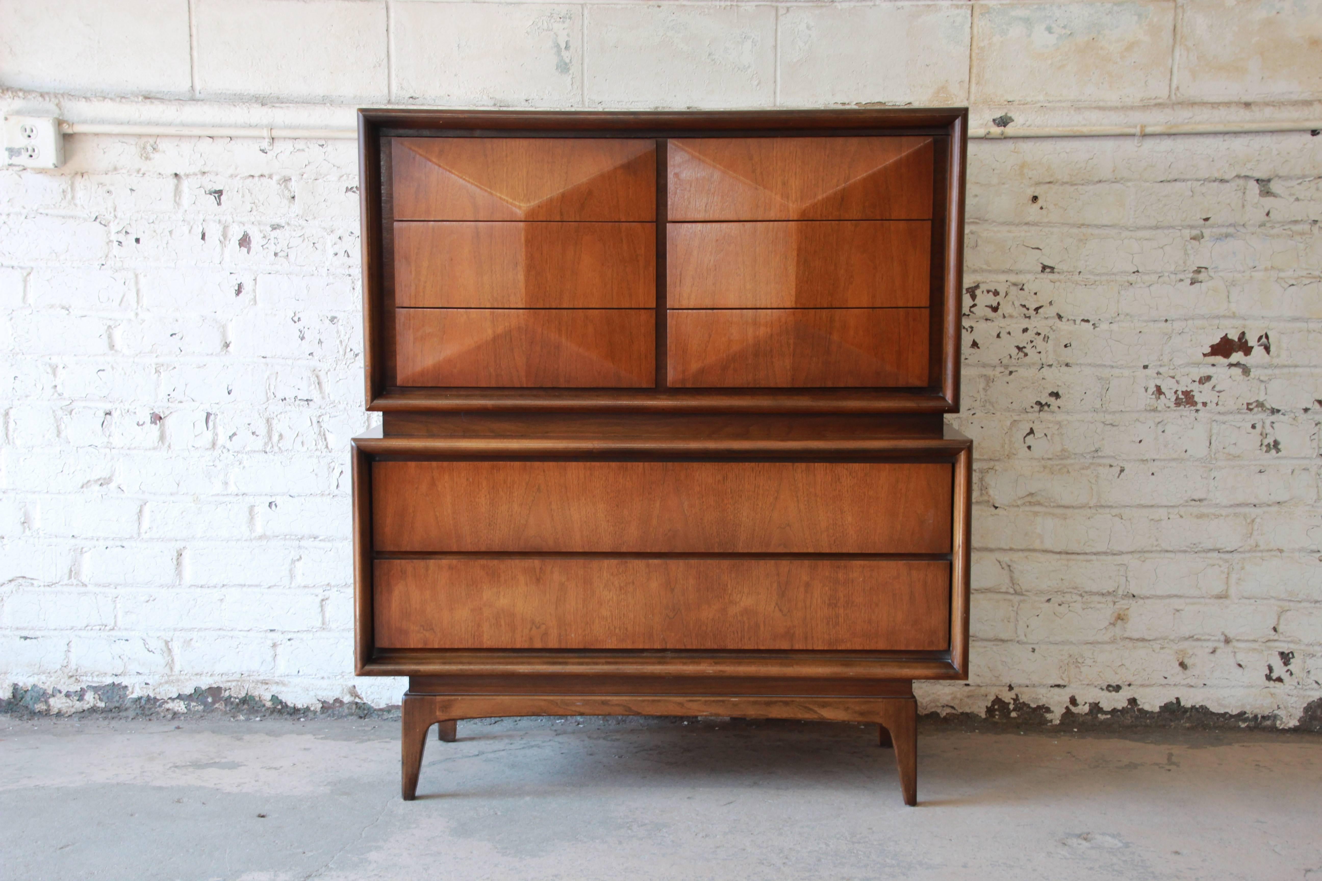 Mid-Century Modern Walnut Diamond Front Highboy Dresser by United In Good Condition In South Bend, IN