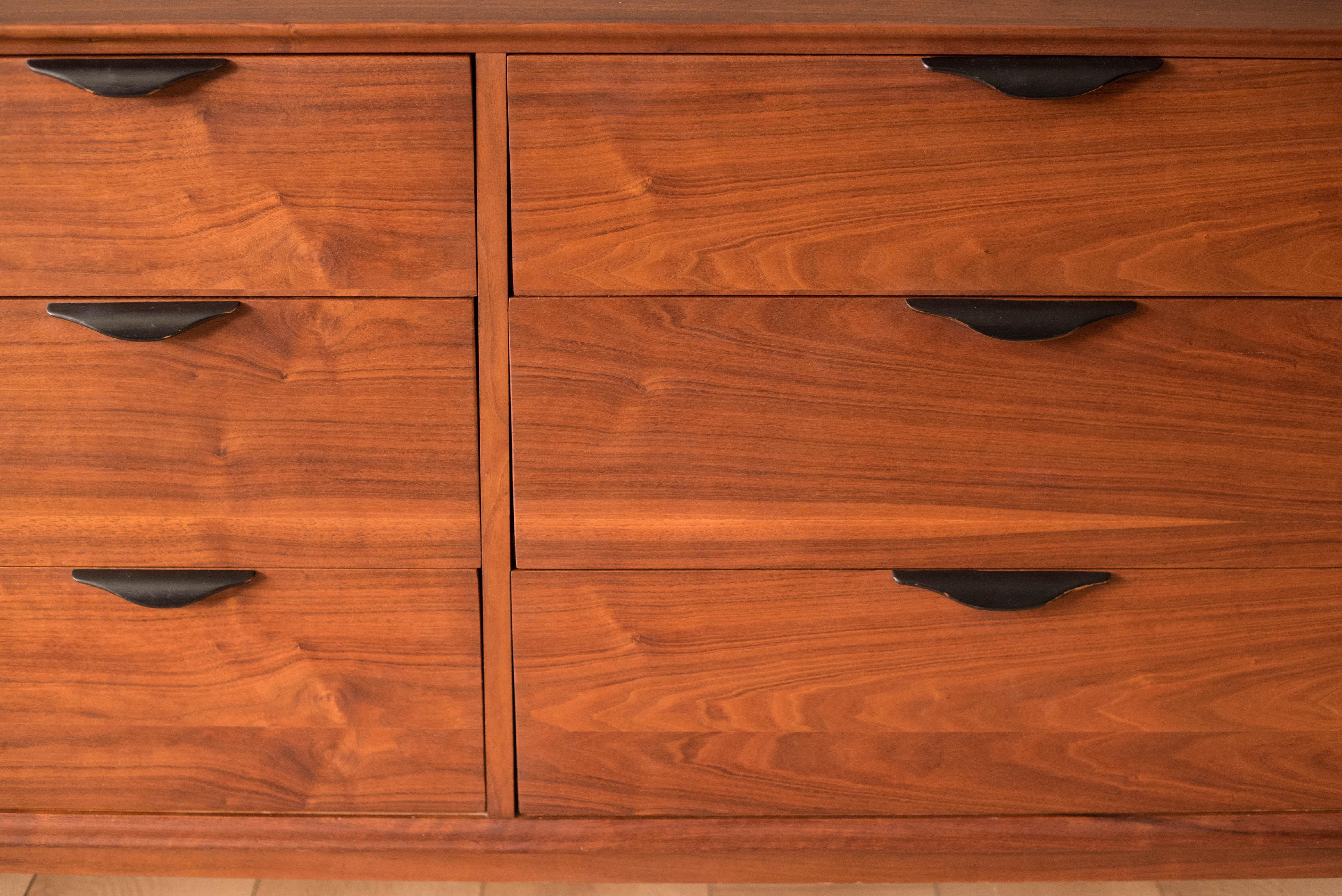 Mid-Century Modern Walnut Dillingham Triple Dresser 6