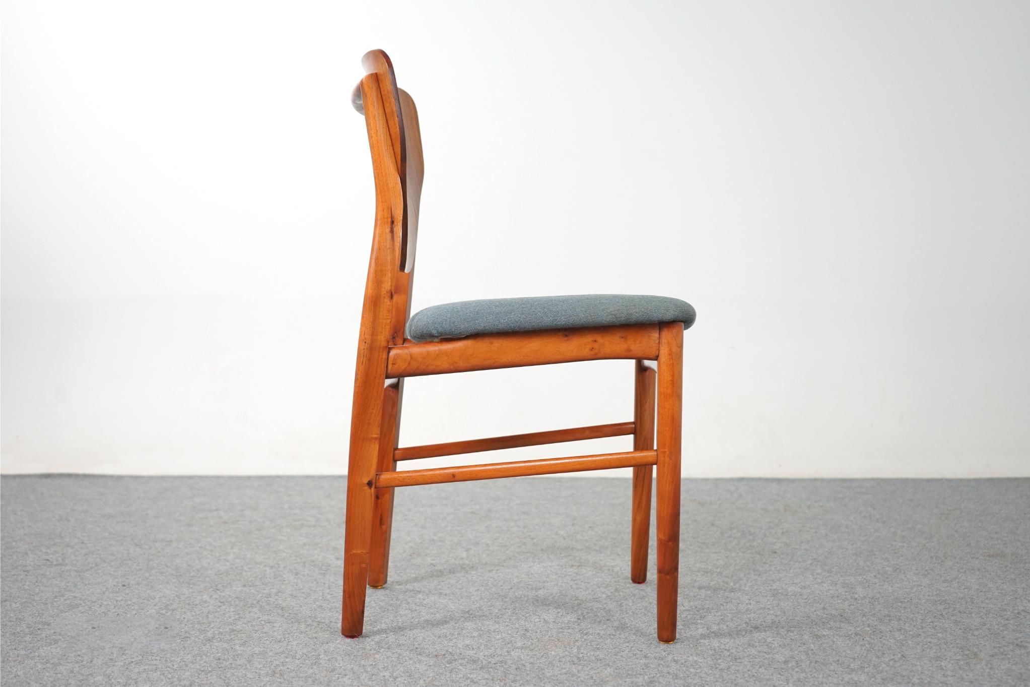Mid-Century Modern Walnut Dining Chair In Good Condition In VANCOUVER, CA
